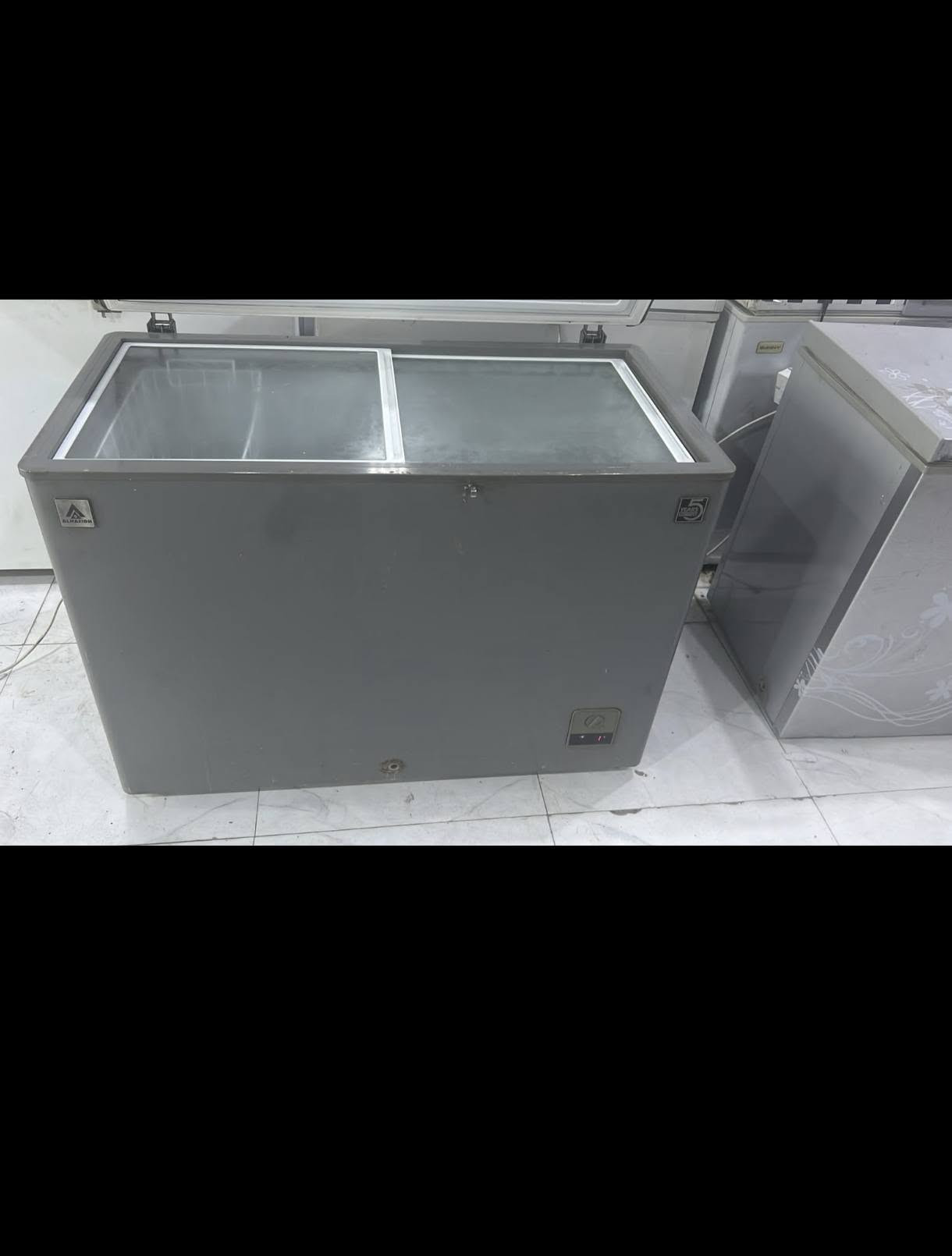 اغراض منزلية للبيع 
واتس اب ***********
متواجد فيس

نص مكتوب في الصور:
- ٣٥
- 250 وبي مجال
- +964 772 481 5...
- قبل ٣١ دقيقة