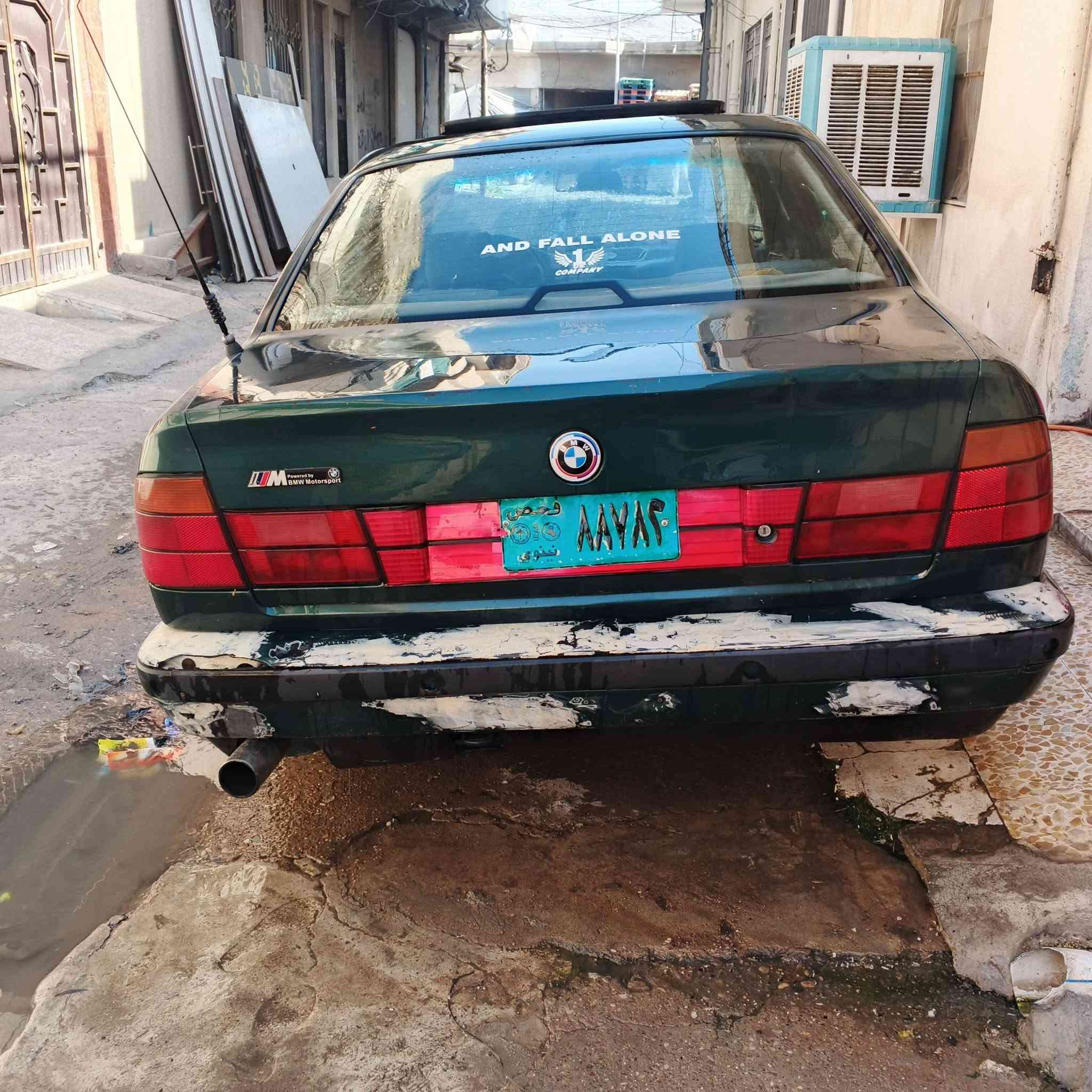 سياره للبيع بي م موديل 1991هزه كامله   يعوزلها 250الف او300الف علا تحويلها السعر 35ورقه و بيها مجال /***********/***********
