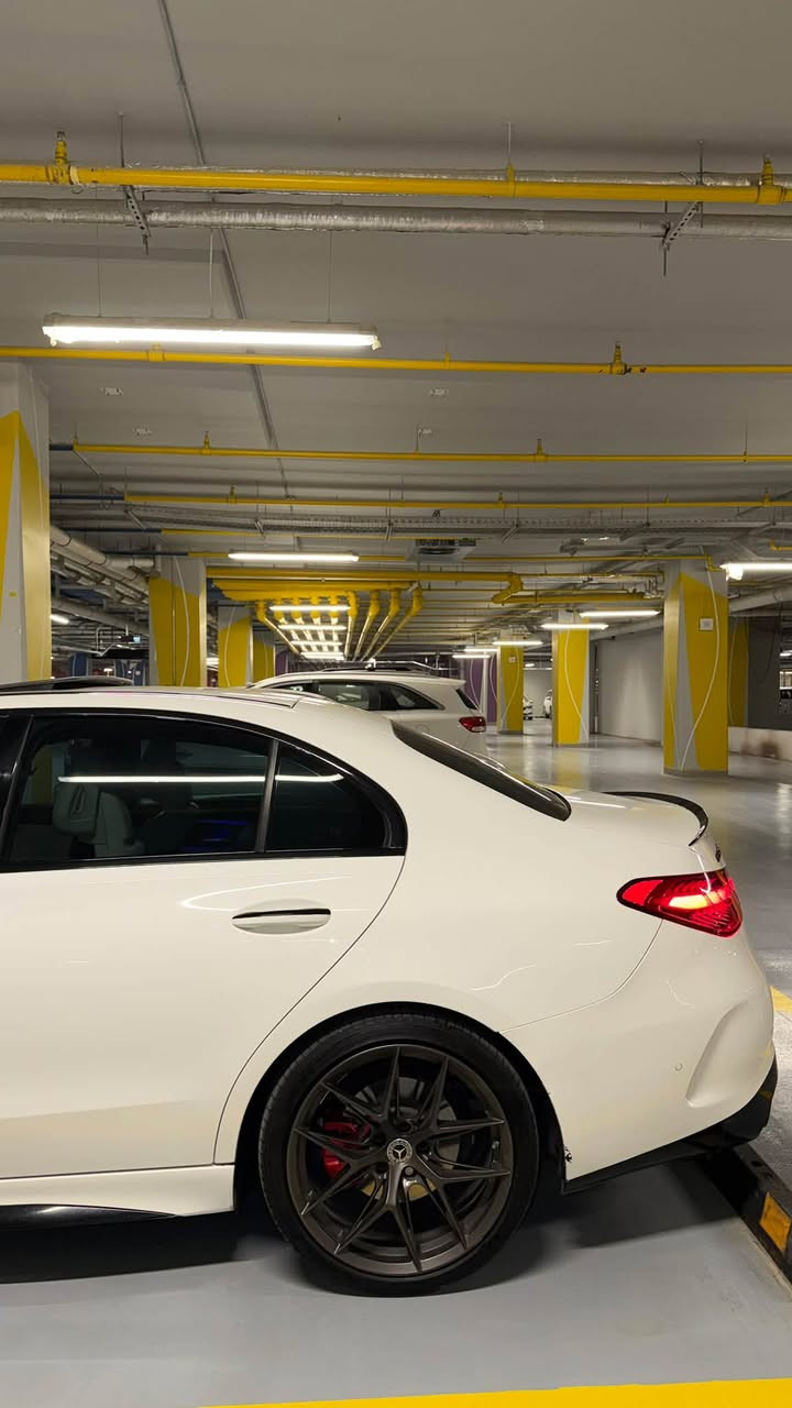 مارسدس  2023 c300 (kit c63)
حادث جاملغ وبنيد حادث سطحي 
ايرباك فقط ستيرن وراجع سستم  
رقم بغداد تحويل ثاني يوم
*صفرر مسج بدون اي نواقص 
سعر ٣١٥ وبيه مجال للشراي
*********** متوفر واتساب
