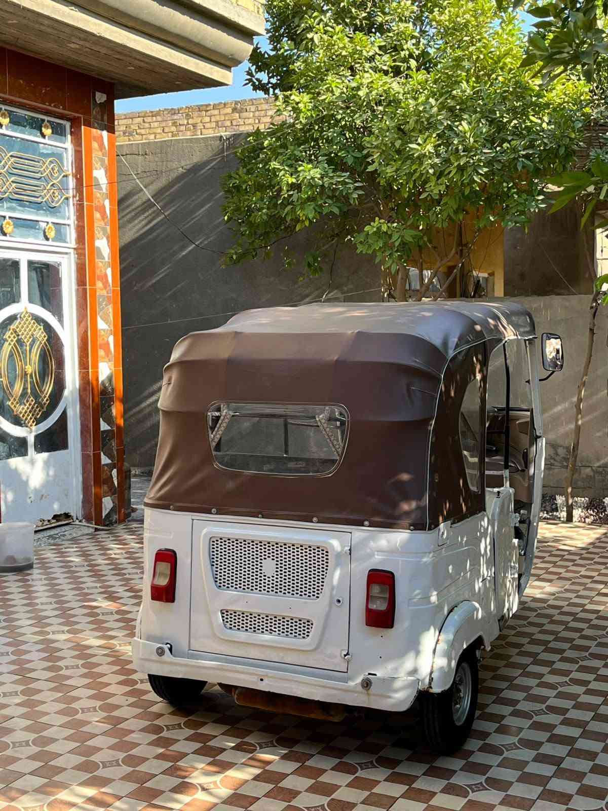 السلام عليكم تكتك لليع موديل 22 بسمي رقم كربلاء هزه جديدة مصبوغ بيها ضربه بلصفحه اليسره السعر 6800 مكاني بابل أبو غرق ***********
