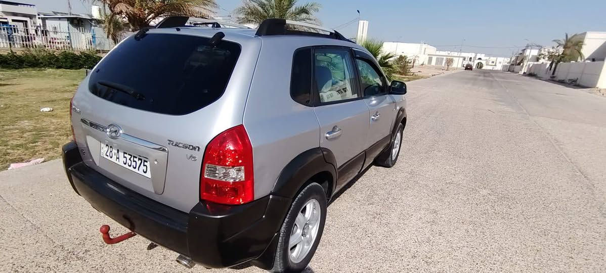 السلام عليكم
للبيع هونداي توسان 2005

محرك وگير مكفولات 

6سلندر 

دفع رباعي 4×4

مثبت سرعه 

كامره خلفيه 

كشنات تدفئه 

تبريد ثلج وبعد معروفه مواصفات ال 6سلندر 

بيهه فقط صبغ بنيد بدون حادث وبدون كلشي بأسمي 

السعر 95 وبيهه مجال 
للاستفسار ***********
