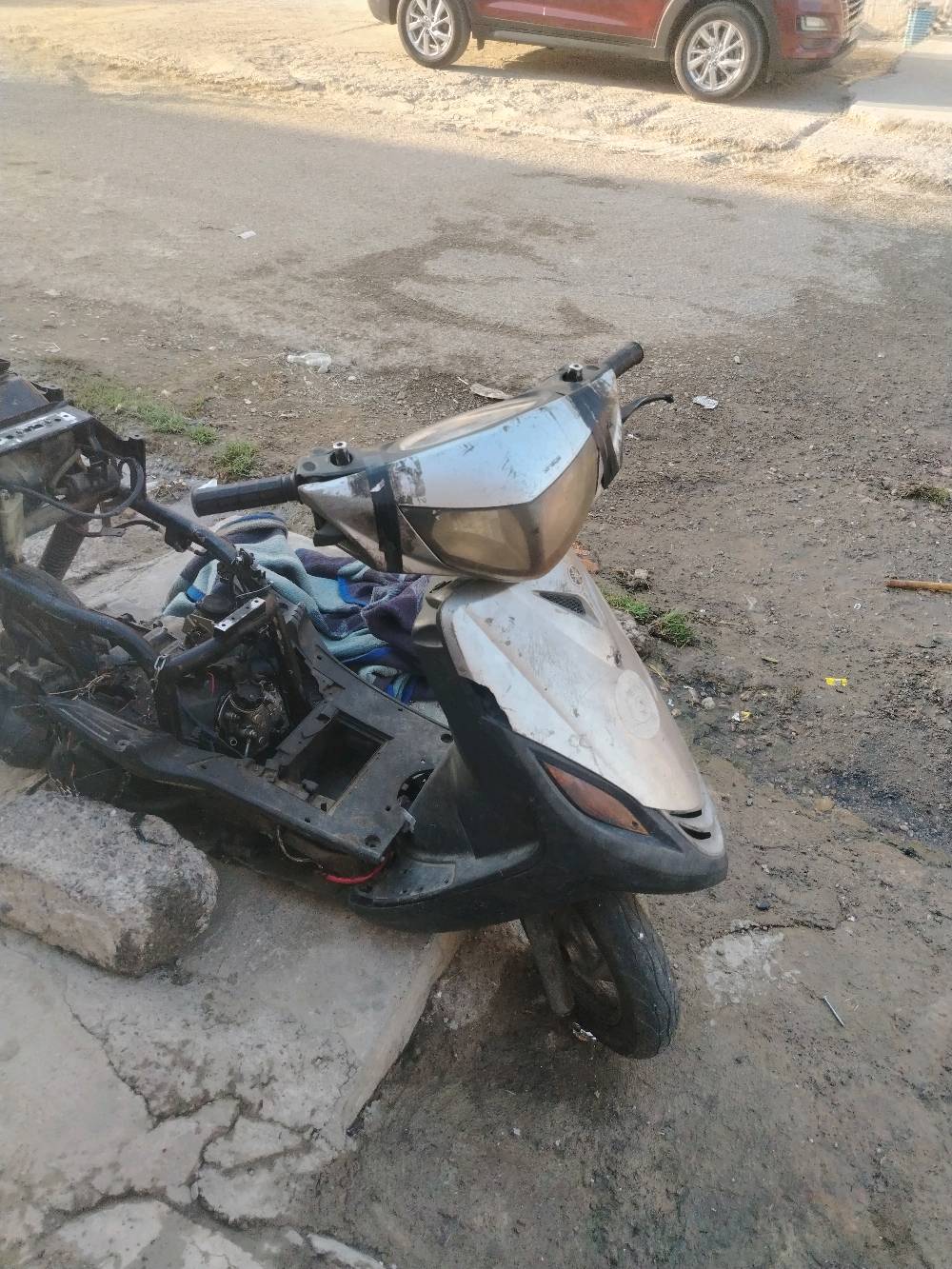دراجه ماكس ينرادلها غطاء للدشلي الهند وتقاَل ابيعها فحم في فحم ب ١٢٥