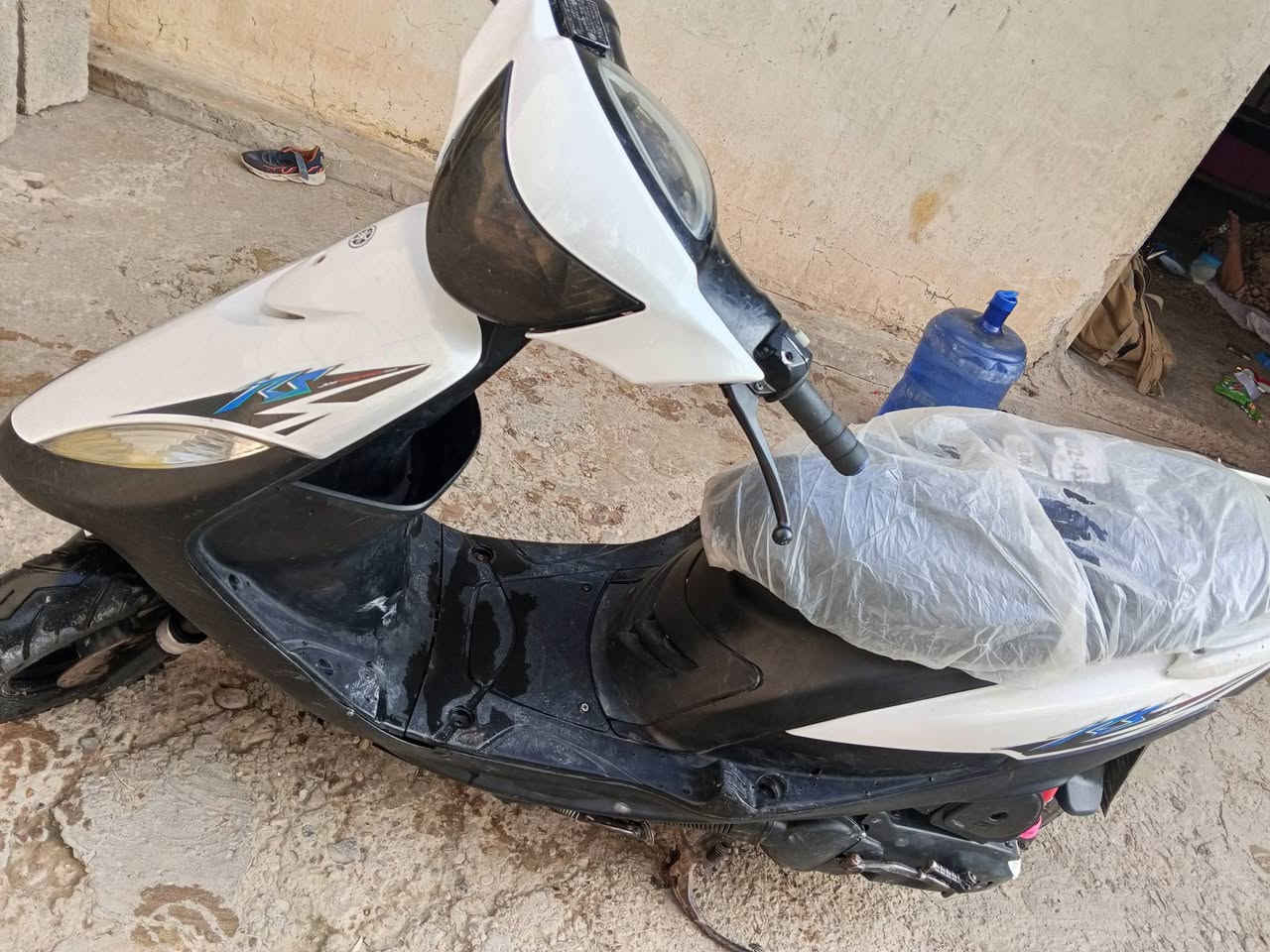 ماكس عدلة • ورقة • منفيس
