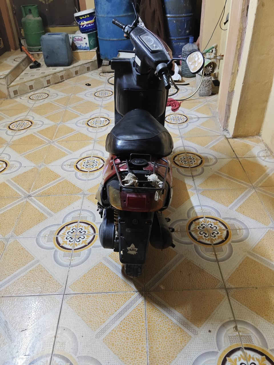 المحرك: 50cc محرك تعمير جديد بالكامل، عزم قوي ونشاط ممتاز (2T اقتصادي جداً).للبيع: سكوتر ياماها جوج بوش (Yamaha Jog Poche) ياباني أصلي 🛵
التشغيل: هندَر (سريع التشغيل من أول ضربة).
الملحقات: السلة الأمامية الأصلية المدمجة + الحمالة الخلفية.
الحالة الفنية: الكهربائيات والدبلات والإطارات بحالة ممتازة وجاهزة للتنقل.
البدن الخارجي: حالة مستعمل طبيعية (خدوش ونقص بسيط بالكفر موضح بالصور).
💰 السعر: 300,000 دينار عراقي (وقابل للتفاوض البسيط للشراي ).
📍 المكان: [موصل -حمدانيه]
📞 للتواصل والاستفسار: [***********]
