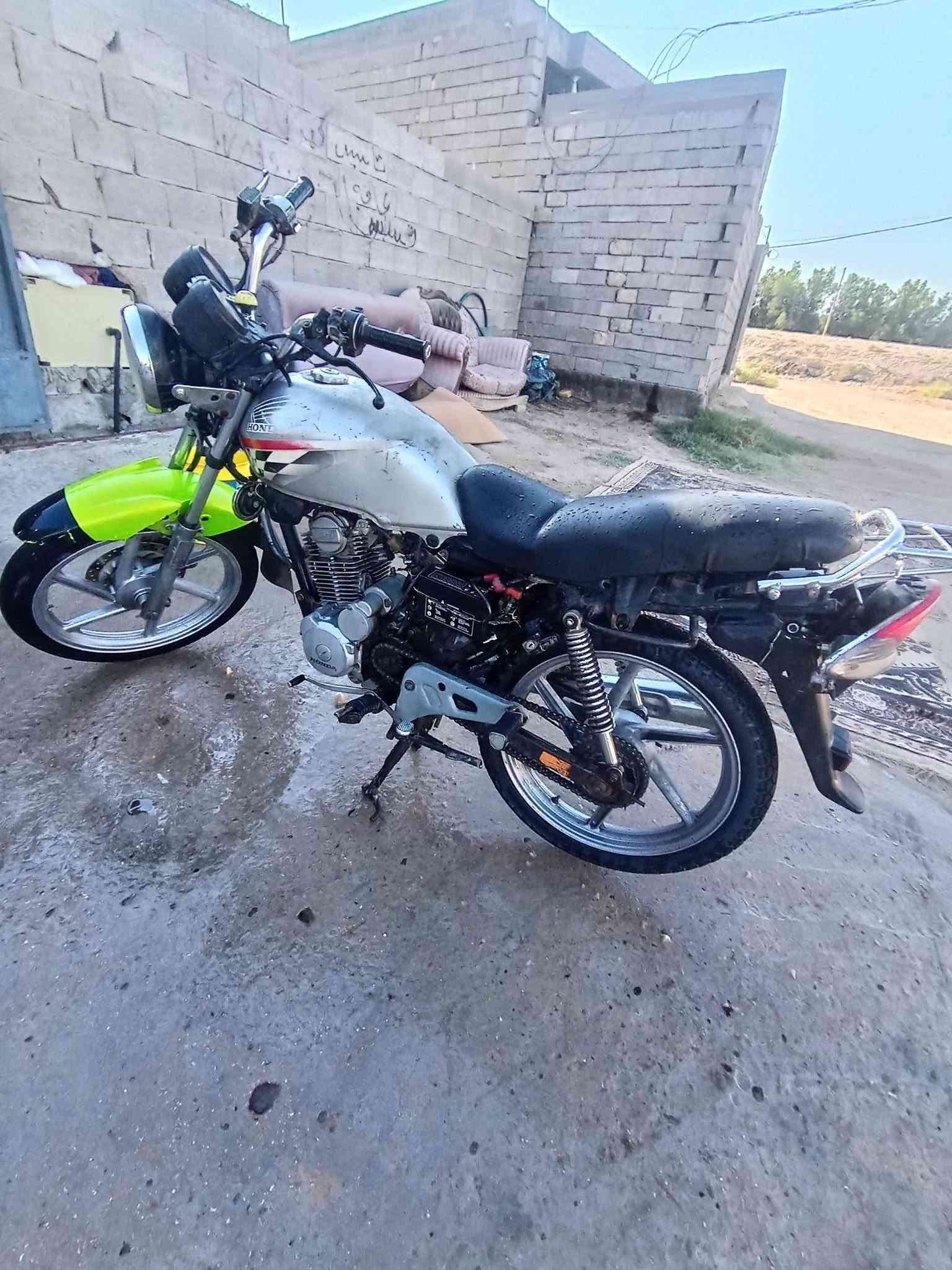 يالله سلام عليكم ماطور هوندا يباني كله شغال سلف هندر كهربايات كله شغاله سعر 325 وبي مجال بصيط سكن رمادي شارع 60هاذه رقمي ***********
