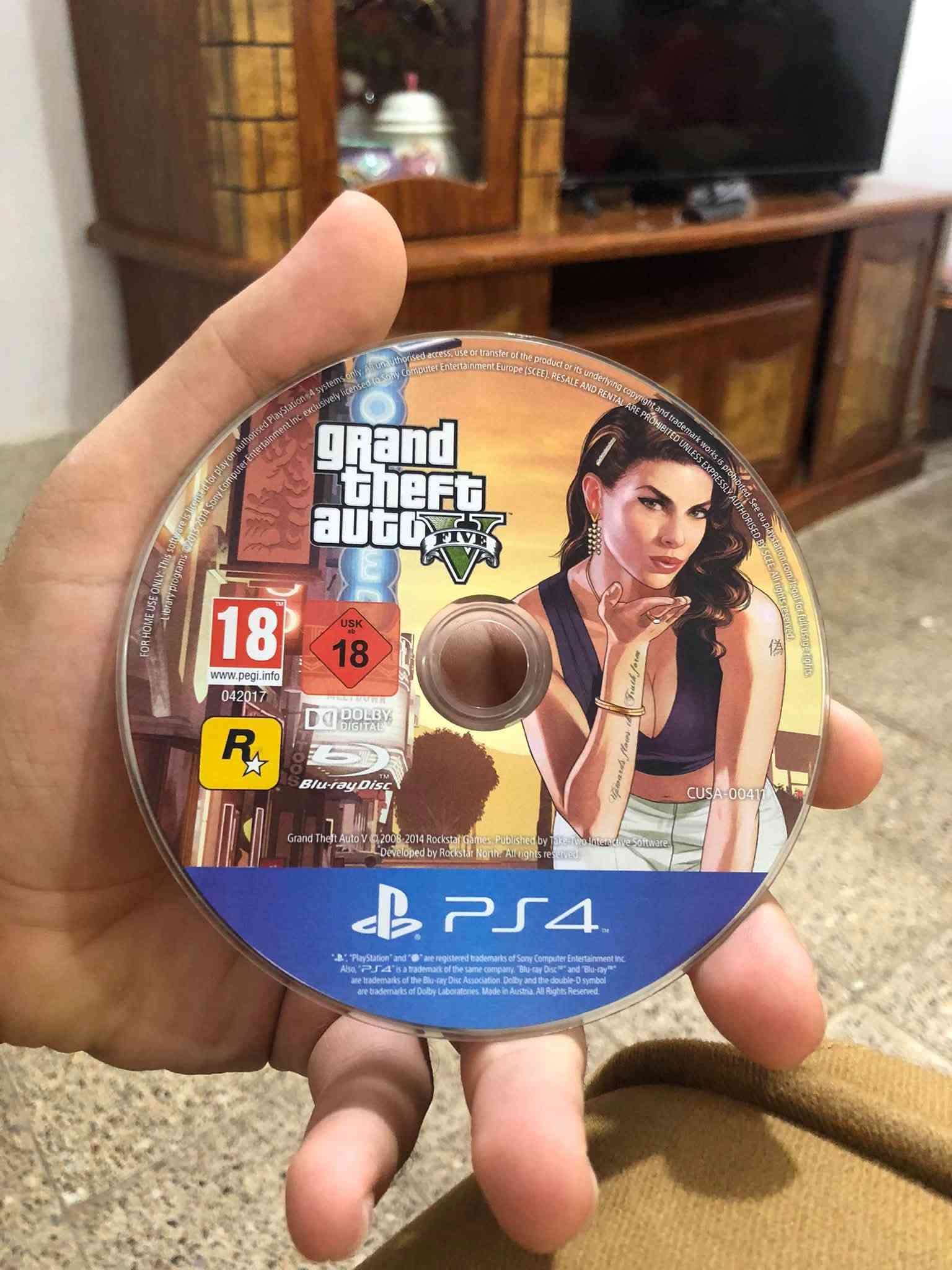سلام عليكم للبيع
بلي 4 سلم اون لاين 500 كيكه جديد اشتريته باله أستعملته بس اسبوع + يوبي اس  جديد مستخدم بس 5 ايام 
ويا قرص جيتي اي (قراند) بس كفر القرص ضاع 
وعندي بلي تو سلم جديد بس مفتوح من الكارتونه 
سعرهن 300 الف قفل من لاخير مكاني ديالى بعقوبة 
***********
