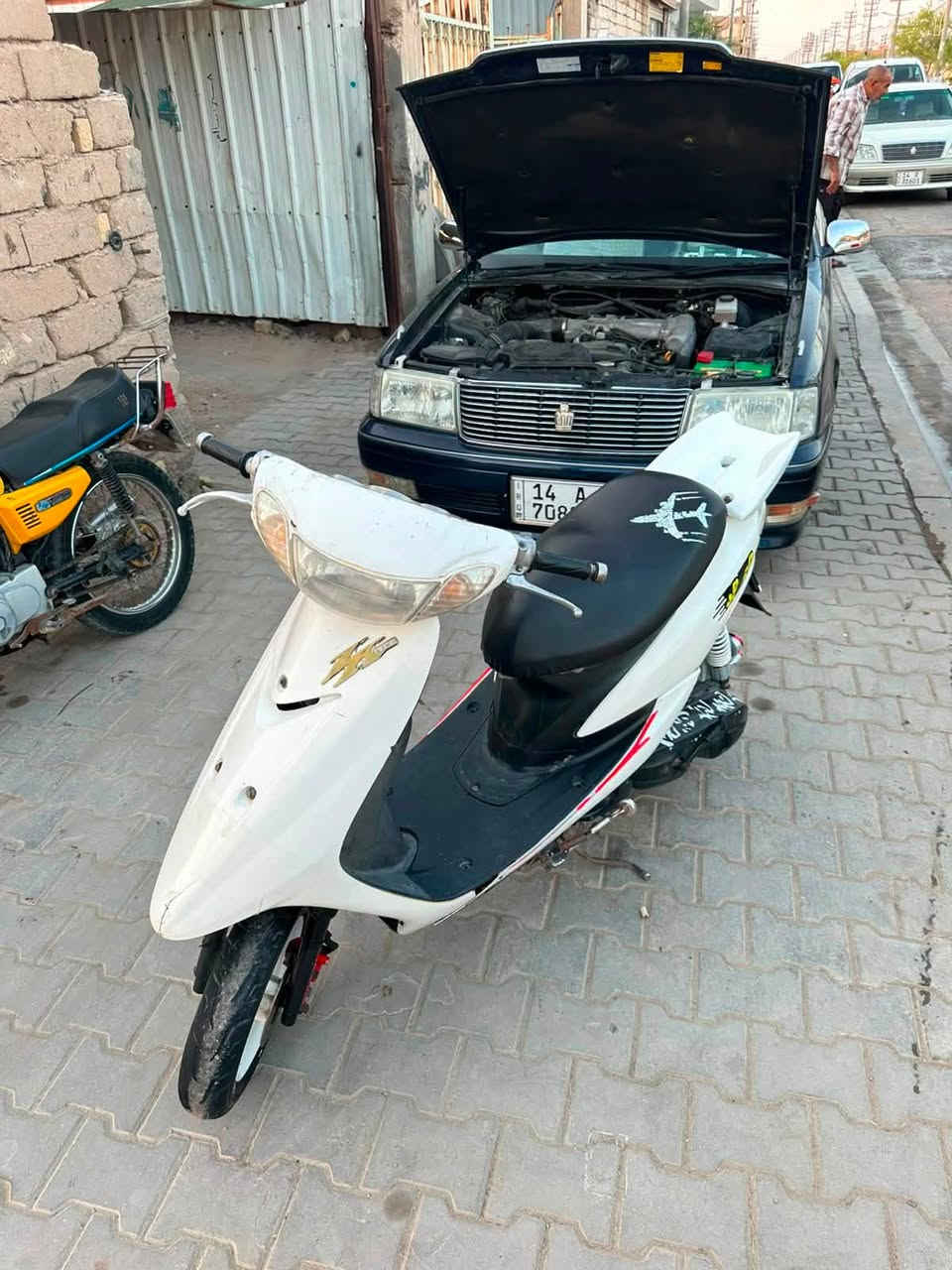 سلام عليكم للبيع عصفوري خطين رياضي  جاهزه من كلشي مكينه ناعمه نهضه حلوه تجي وتفحص وشوف دراجه جديده وخير من الله كهربائيات كله شغاله سلف اشاير لايت صطاب خلفي عداد قفل صندوك دبلات بطل بلاد شغالات بريكات امامي خلفي مانقصه شي 
للاستفسار ***********
البصره قضاء المدينه
