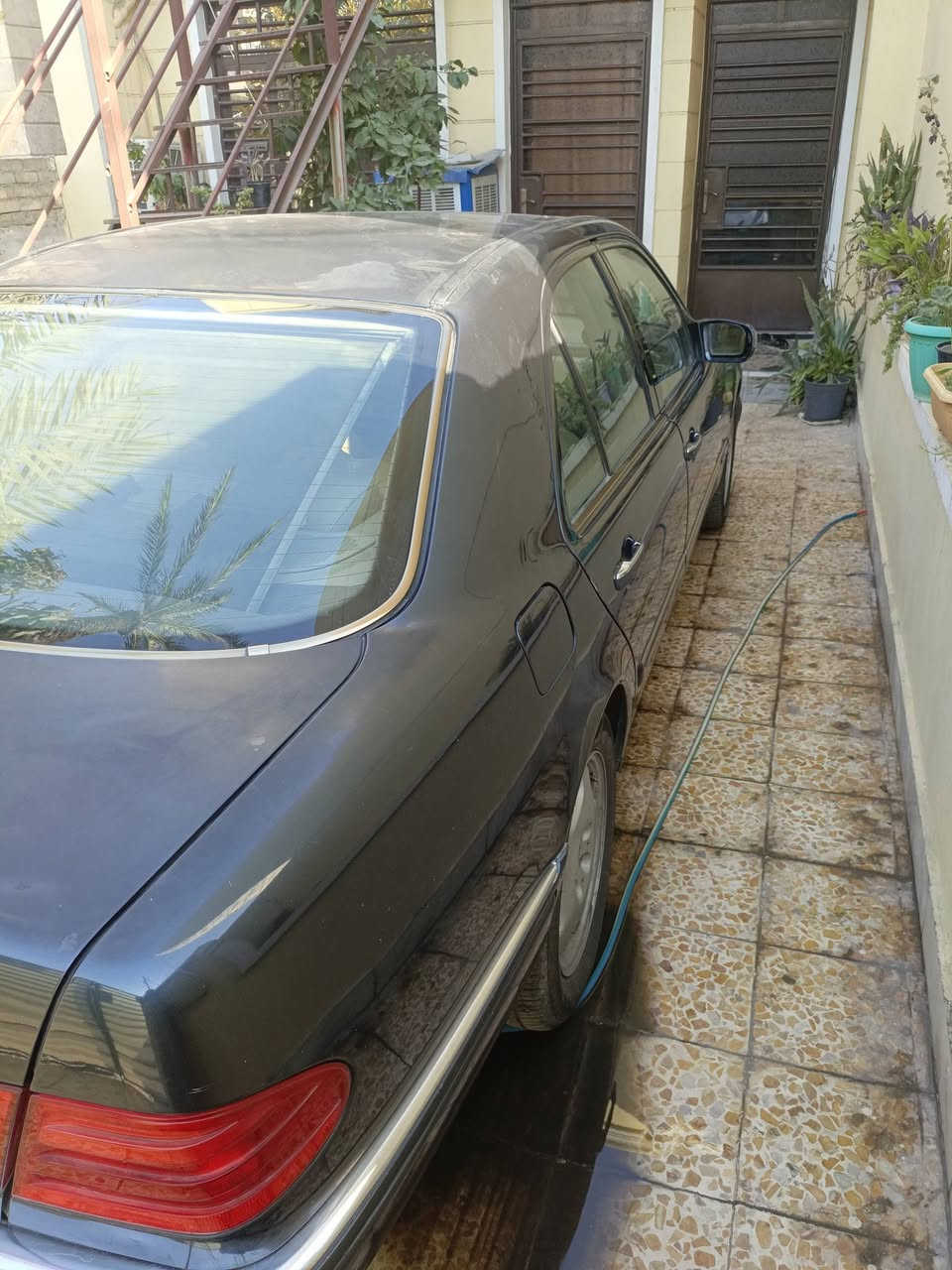 السلام عليكم
W210
موديل ١٩٩٨ محرك v  
رقم دولي 
مرايا كهرباء 
برده كهرباء 
فتحه سقف
كشن جلد 
بصمه مو سويج 
نظام تحديد سرعه شغال 
مانع الانزلاق esp شغال 
گير ومكينه نظيفات 
السياره صاير عليها ادامه منظومه احتراق (فيت بم ونوزلات وفلتر وبلكات جديد )
صندوك كهرباء 
داخلها نظيف ومبين بالصور 
مبدللها مشط ستيرن 
الحداديه حلوة مالتها ومبدل اجزاء منها بجديد 
 كهربائيات مرتبه ومامجطله 
بك لايت مبدل جديد 
مروحه مبدله 
راديتر مبدل 
مكان السياره بغداد 
السعر ٩٨ ورقه 

للاستفسار  الاتصال ع رقم ***********
