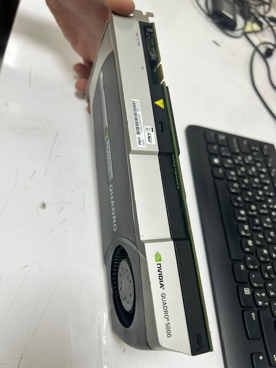 كارت شاشة فحم ميطلع صورة بس يشتغل الضوء الاخضر
quadro 5000 pny
٣٠ الف 
توصيل مجاني

