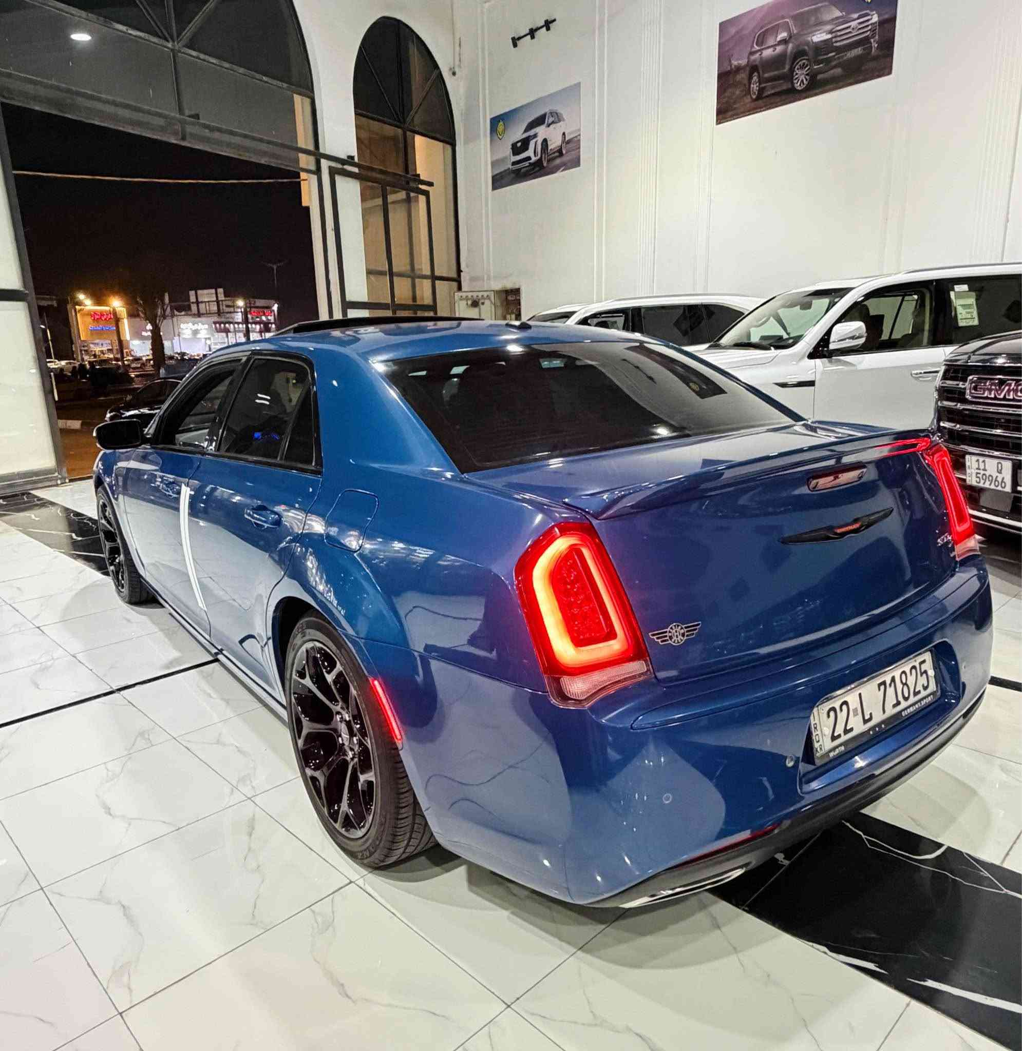 كرايسلر  اوباما 300S                  (وكاله هارلم السياره ) مغلفه PPF
ام رادار و البردة خلفيه كهرباء 📍
الموديل :2022 . (خليجي) . 
العداد :   50 الف كيلو   .
‎المحرك : V6 . 3.6L . 
. 
‎(السياره مكفوله من الصبغ و التبديل و البارد )
رقم اربيل
 ( الون بحري المميز 💙📍)
 فول الفول 1/1 
المواصفات :
بردة خلفيه كهربائيه 
ردار امامي 
ردار جانبي 
* پانوراما . 
* رادار مع مانع تصادم . 
* نقطة عمياء . 
* حساسات امامية . 
* مصابيح امامية زنون مع LED . 
* ويل قياس 20 أنج . 
* حساسات خلفية . 
* بردة خلفية كهربائية . 
* شاشه كبيرة مع نظام ملاحة نفكيشن GPS .
السعر 335 بيه مجال مكان سياره بصره معارض القبله لاستفسار*********** البصرة, العراق
