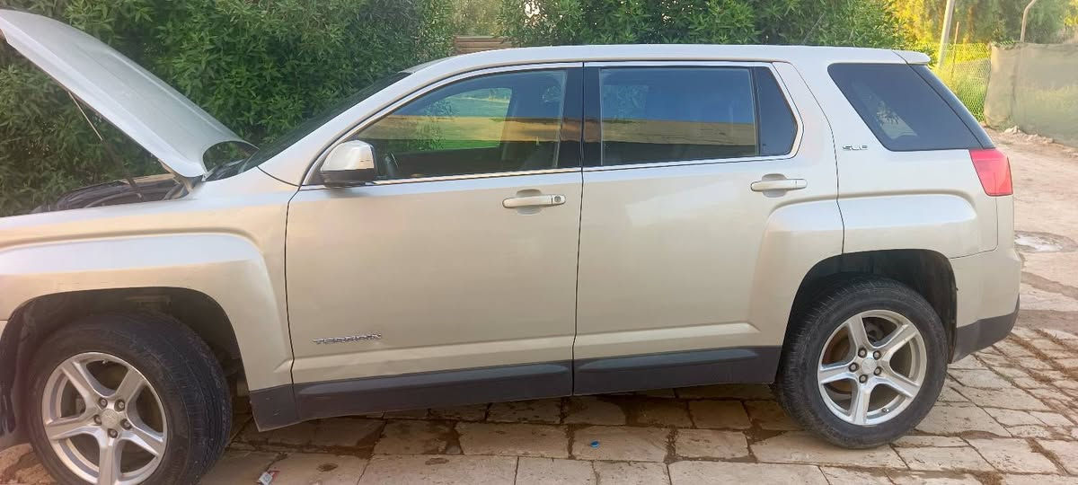 السلام عليكم
سياره جمس تيران
موديل 2015
 المحرك 2400
خمسه راكب
سياره فول مواصفات من عدا الفتحه
السعر دفتر
المكان بغداد الدوره بيع  ومراوس*********** بس واتساب
