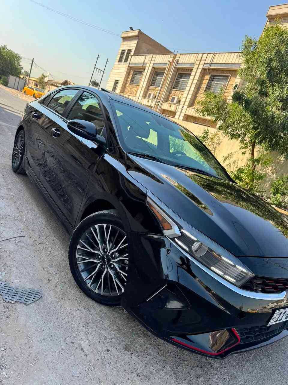 KIA FORTE 2023 جي تي لاين  

ماشيه 60 كيلو متر 

دخول بصمه ذكي

نظام ترحيب اضويه يدات

تشغيل عن بعد 

بصمة ابواب

حجم محرك 2000 دوش

شاشة كبيرة اندرويد اوتو ابل كار

سايد بريك بصمه

اوتو هولد Auto Hold

حساس ضغط الاطارات 

 كامره دواره خلفيه 

رادار امامي 

 اشاير في المرايا+رادرات جانبية و خلفيه و اماميه 

حساسات خلفيه

نقطه العمياء

قيادة ذاتيه 

تحديد مسار

مثبت سرعه 

توقف ذاتي

تبريد شاشة + مناخ منفصل  

كشنات جلد تبريد تدفئة 

اشاير بالمري 

جنطه كهربائي فتح اوتماتيك عند الوقوف خلف سيارة

ويل كب كروم  18

سبايدر خلفي

اوضاع قياده Drive Mode

نظام سبورت sport

 نظام نورملNormal

نظام سمارت Smart

تحكم ستيرن جهتين  

دركة سبورت 

 بعد بيهة مواصفات الفول
 
حادث جاملغ وبنيد  بدون ايرباك 
 
تخم تاير جديد دهن جديد من شركه الحسام 

سياره ما بيها نقص برغي 

مكان السيارة بغداد

149 ب مجال

الاستفسار الأتصال او المراسله واتساب
***********
