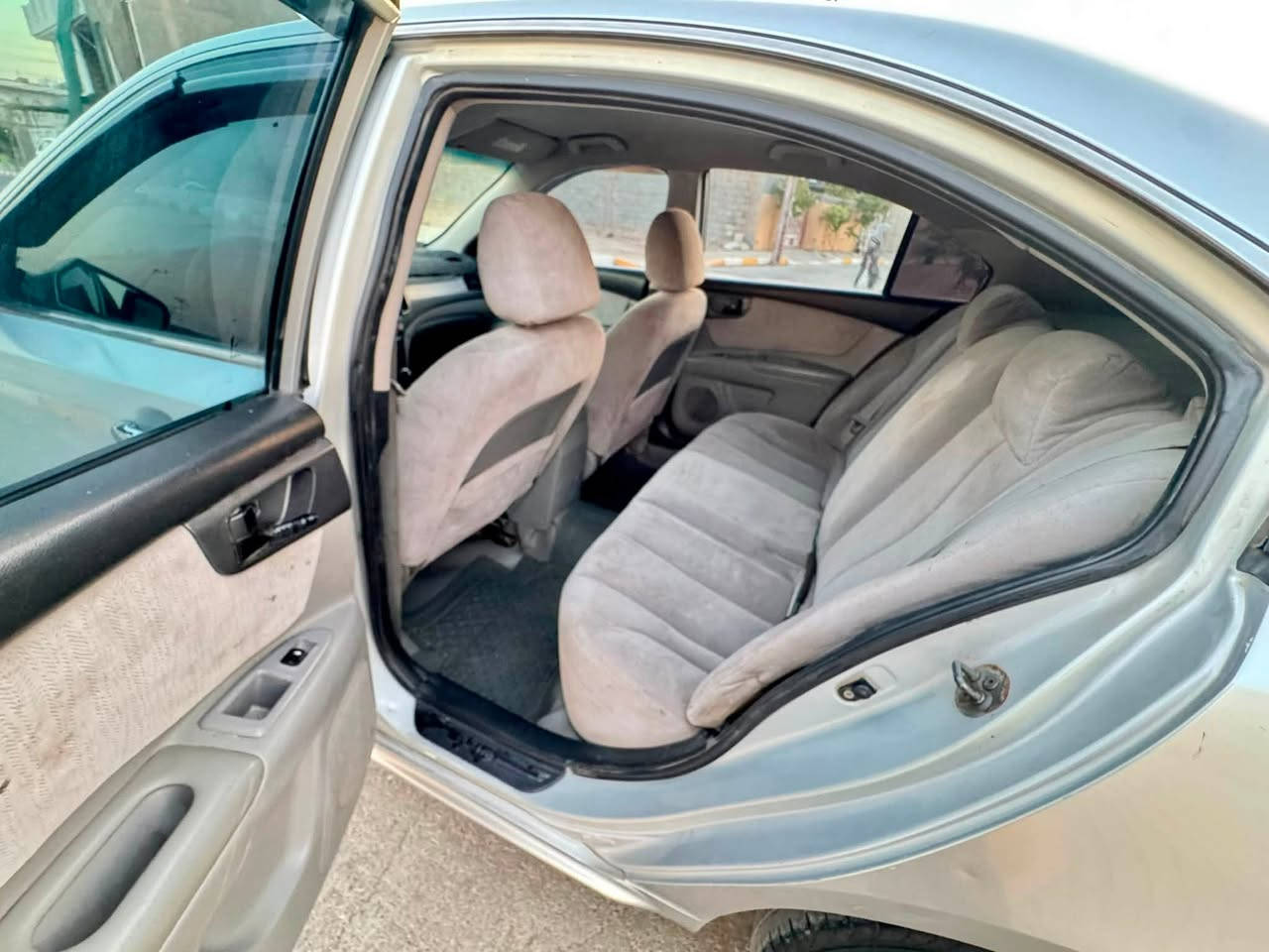 اوبتيما 2009 خليجي 2400 صبغ جاملغ وبنيد وربع باب الايسر بدون اي داخل  
محرك كير تبريد صدر كله جديد ابسمي 
عنوان واسط الصويرة 
***********
غير متواجد على الفيس  فقط اتصال 
سعر 97 وبيه مجال بسيط جدا
