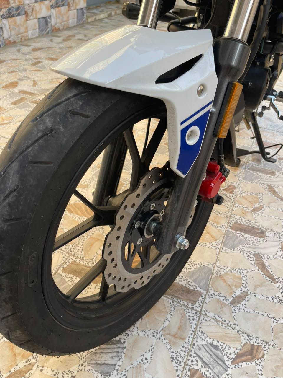 كل ماتحتاجونه تجدونه في ورشه زيد لتصليح الدراجات الهوائية  والشحن والناريه
بل الاضافه ال بنجر جميع الدرجات
وبل الاضافه تبديل دهن جميع موطورات والستوتات
عنوان فرع ثاني خمسه كيلو قرب حديقه طيور الجنه مجاور زنود الست الحمداني هاتف 📞 وت ساب ***********
