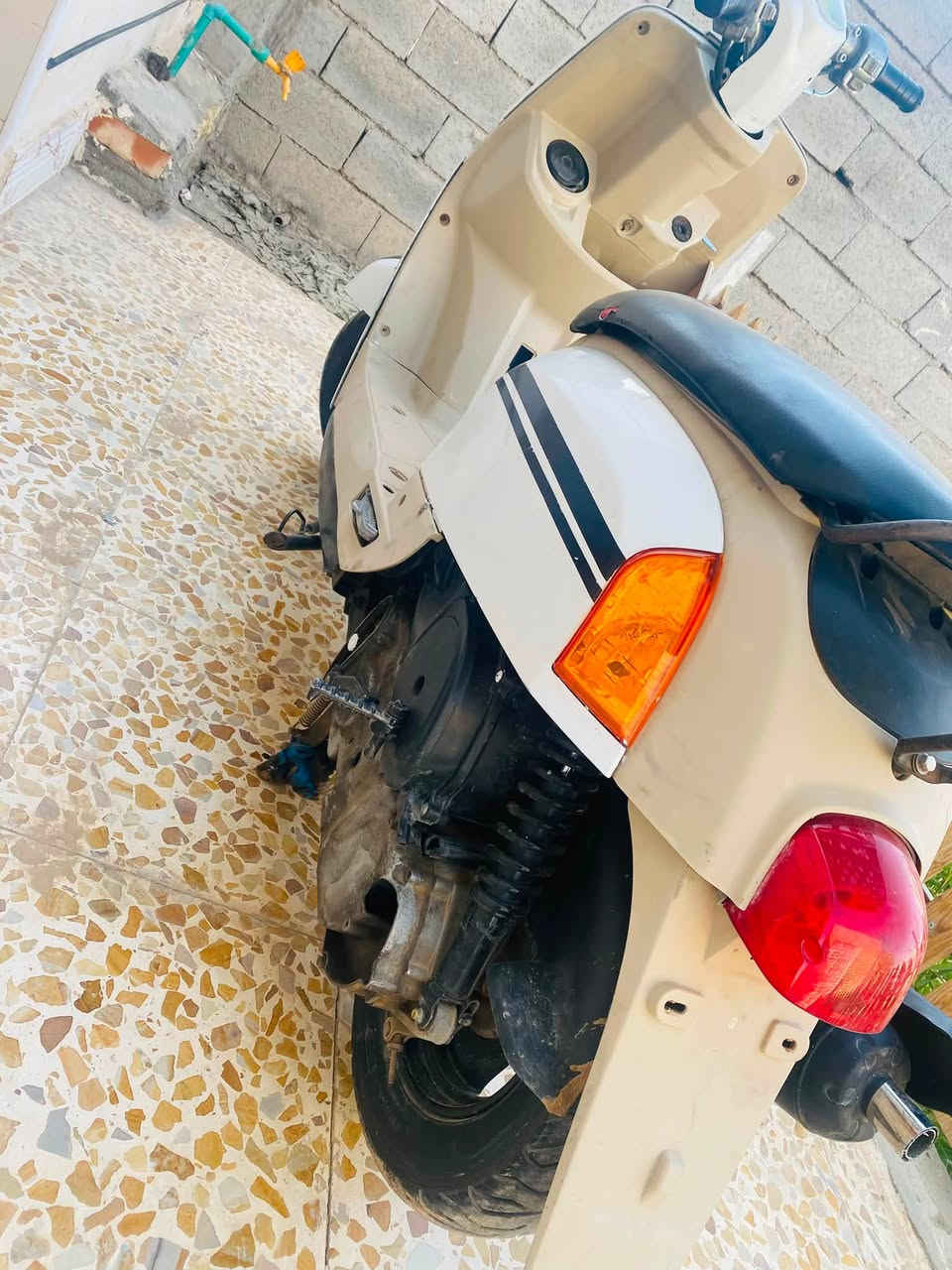 دراجه بوليسي نضيفه محرك ناعمه نكره تشتغل لا تبخير ولا تنقيس شلعه ومعدل صانصه رياضي كهبائياته كله شغاله مكاني المجر الكبير سعر 450  ***********
