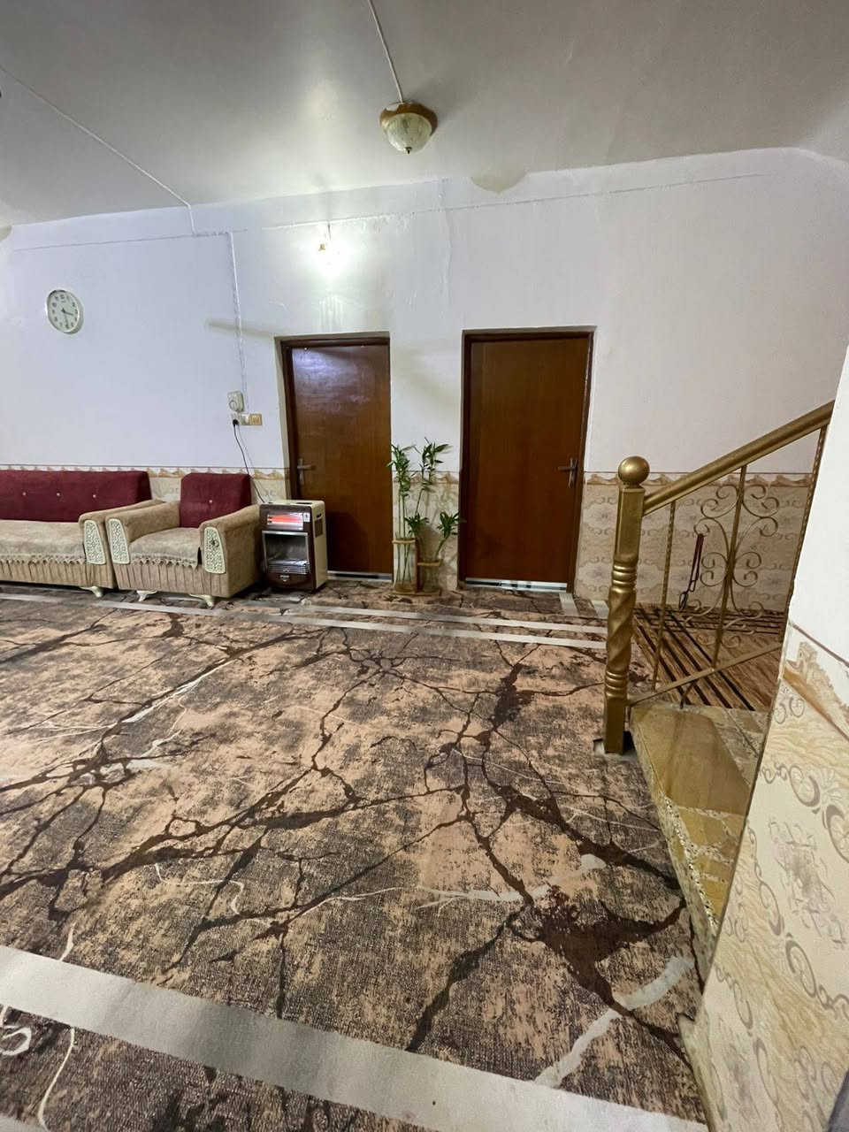السلام عليكم
بيت للبيع في كربلاء طويريج قرب الحولي 
مساحة البيت 450 متر 
طابو زراعي سند 25
غرفتين نوم وصاله واستقبال ومطبخ كما موضح بالصور
البناء طابوق
للاستفسار الاتصال على الرقم
***********
***********

