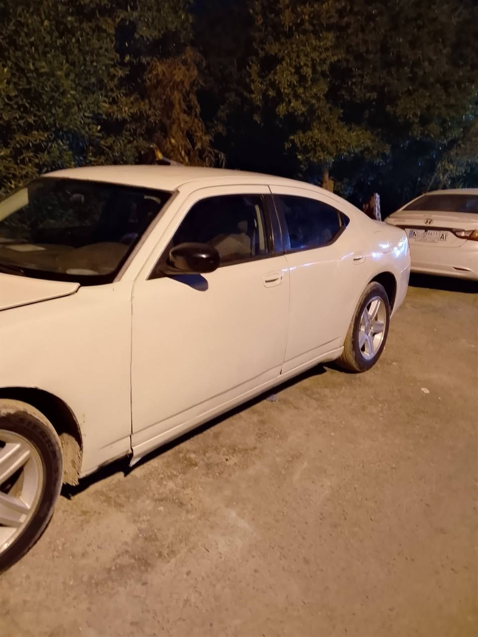 سياره دوج جارجر 2010 ادوات للبيع السعر 35 وبيها مجال مكينه كير مكفولات البدي شوف العين بدون ضربه مكصوصه جنطه المكان البصره رقم التلفون ***********  ***********
