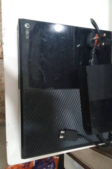 XBox ONE

 معه ثلاثة يدات بسعر 159
