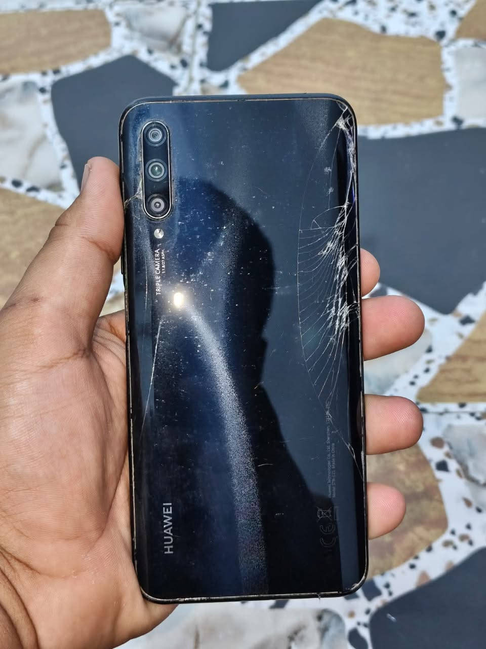📱🔥 للبيع Huawei Y9s – شاشة كاملة
السعر ١٤٠
وكاميرا سيلفي منبثقة!
✨ جهاز أنيق ومميز، مناسب للاستخدام اليومي والتصوير والسوشيال ميديا.
🔹 RAM 6GB
🔹 ذاكرة 128GB
🔹 شاشة 6.59" Full HD+ بدون نوتش
🔹 معالج Kirin 710F ثماني النواة
🔹 كاميرا خلفية ثلاثية 48MP + 8MP + 2MP 📸
🔹 كاميرا سيلفي 16MP Pop-Up 🤳
🔹 بطارية 4000mAh 🔋
🔹 بصمة جانبية
🔹 USB Type-C
🔹 يدعم 4G وذاكرة خارجية حتى 512GB.
🔥 أهم ميزة: شاشة كاملة بدون نوتش، والكاميرا الأمامية تطلع من داخل الجهاز بشكل Pop-Up، تعطيه شكل مميز جداً.
📍 الموقع: بغداد
للبيع ب 140 الف او للمراوس شعدك تعال خاص
جهاز بلادي فقط الضهر مفطر مامئثر
***********
