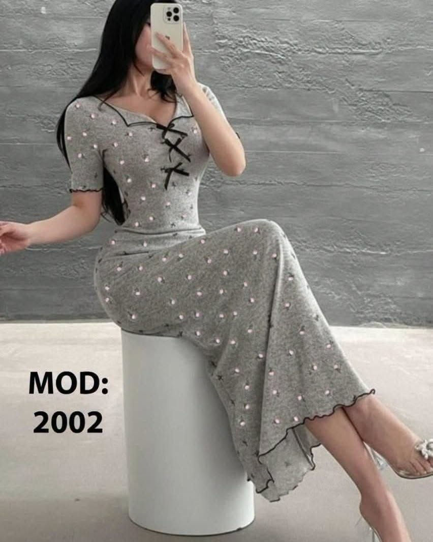 جملة ملابس الغالبي 
سعره درزن 65🔥🔥
ربط قناة https://t.me/chkso12

نص مكتوب في الصور:
- MOD:
- 2002
- مجمع الأميرات
- MOD: 399
- ٥:٤٢ م