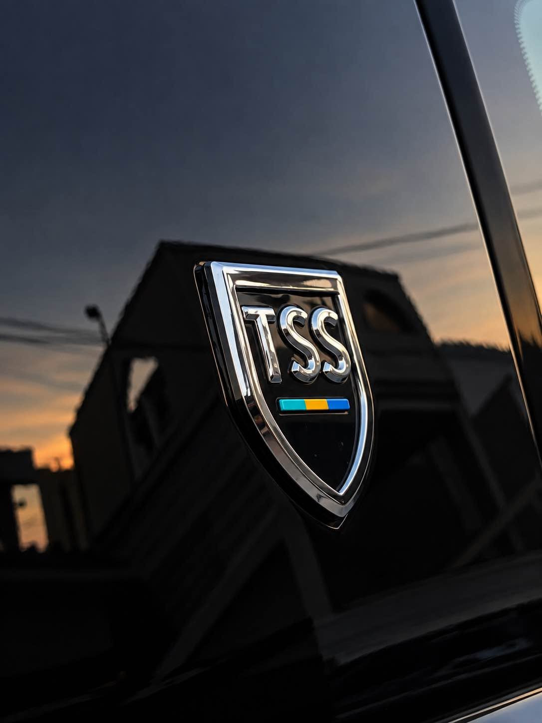 تويوتا لاندكروز 2025 GXR TSS مغلفة ppf بالكامل
‎ LAND CRUISER GXR - TSS  2025
- محرك 6 سلندر 
-عداد المسافة 3000
- محرك 4000 تنفس طبيعي 
-رادار امامي
- ويل 20 انچ 
- ديفلوك خلفي 
- تبريد مركزي 
- ثلاجة 
- دخول و تشغيل بصمة 
- رسالة الترحيب 
- باب صندوق شفت و كهربائي 
- مقاعد جلد لون بيجي 
- مقاعد تبريد 
- شاحن لاسلكي 
- 3 شاشات تطبيق شاشه وسطية كبيره
- 14 سماعات 
- نظام الزحف ومساعد الدوران 
- 4 كاميرات محيطية مع زر تشغيل كاميرات
- حساسات امامية و خلفية 
- ايرباگات السائق + الراكب  
- نظام مساعد التسلق على التل 
- نظام تحكم ثبات المركبة 
- ستيرن تحكم جهتين 
للاستفسار
*********** بغداد, العراق

