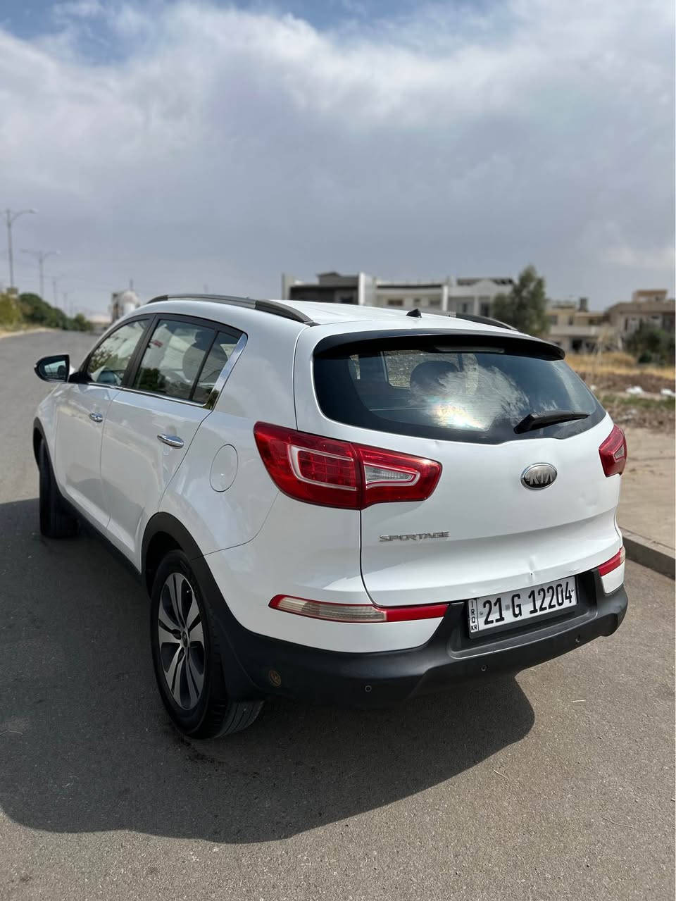 كيا سپورتاج موديّل ٢٠١٣
Kia sportage 2013
مواسه فات خه ليجى ناو قه يسى
فول مواسه فات تەنها پانوراما و ده بل ئه كسل نيه مەکینە ٤ بستونى نه كراوه ٢٠ ى DOHCى مەرغوب سه يارەکە به نزين وغازه سيستمى غازى ئيتالى بو به ستراوه مواسه فاته كانى:
حاسه و كاميّراى دواوه، تەحدید سورعه، بلوتوس ئاويّنه كانى شەفت و ئیشارەتن، كوشنەكانى جلده، گێر ئۆتۆماتیک و ،عادى،سوكان ڤوليوم، لايت ليده،كوشن كاره بايي، دوگمەی تراكشن و دژە خليسك
سەیارەکە ٢ پارجەی پيشەوەی بوياغه ئێرباگی سوكان به بيلاد سيستم كراوەتەوە گێر و  مەکینەی نەکراوەتەوە و تەحویل وغەرامەشی بەشەرت نرخى سەیارەکەش١٣٥ گەڵا و مه جال
رەقەم تەلەفون
***********
*********** السليمانية, العراق
