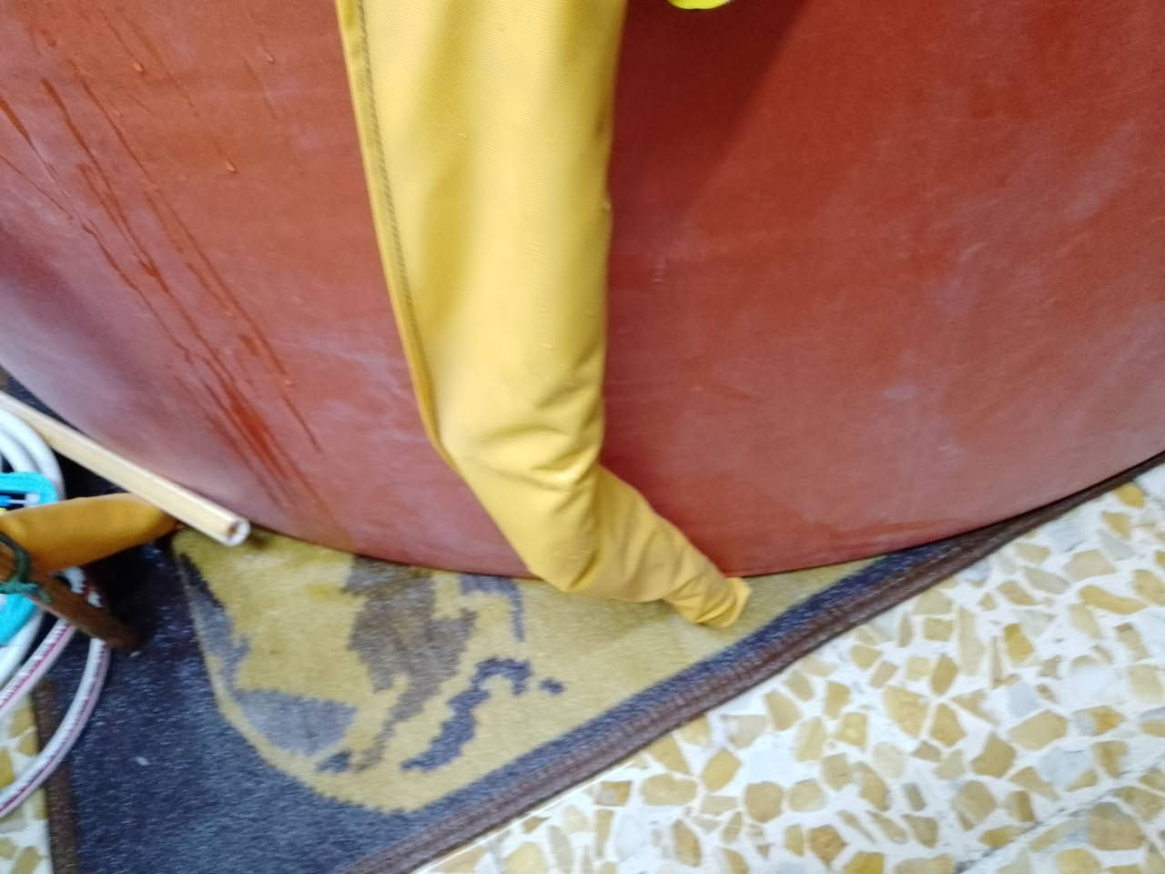 السلام عليكم عندي مسبح للبيع نظيف جدا بوري ما بي خشب بي 3 مكسرات العرض مترين ارتفاع 80 سانتيم مكاني موصل سعر 45 رقم ***********
