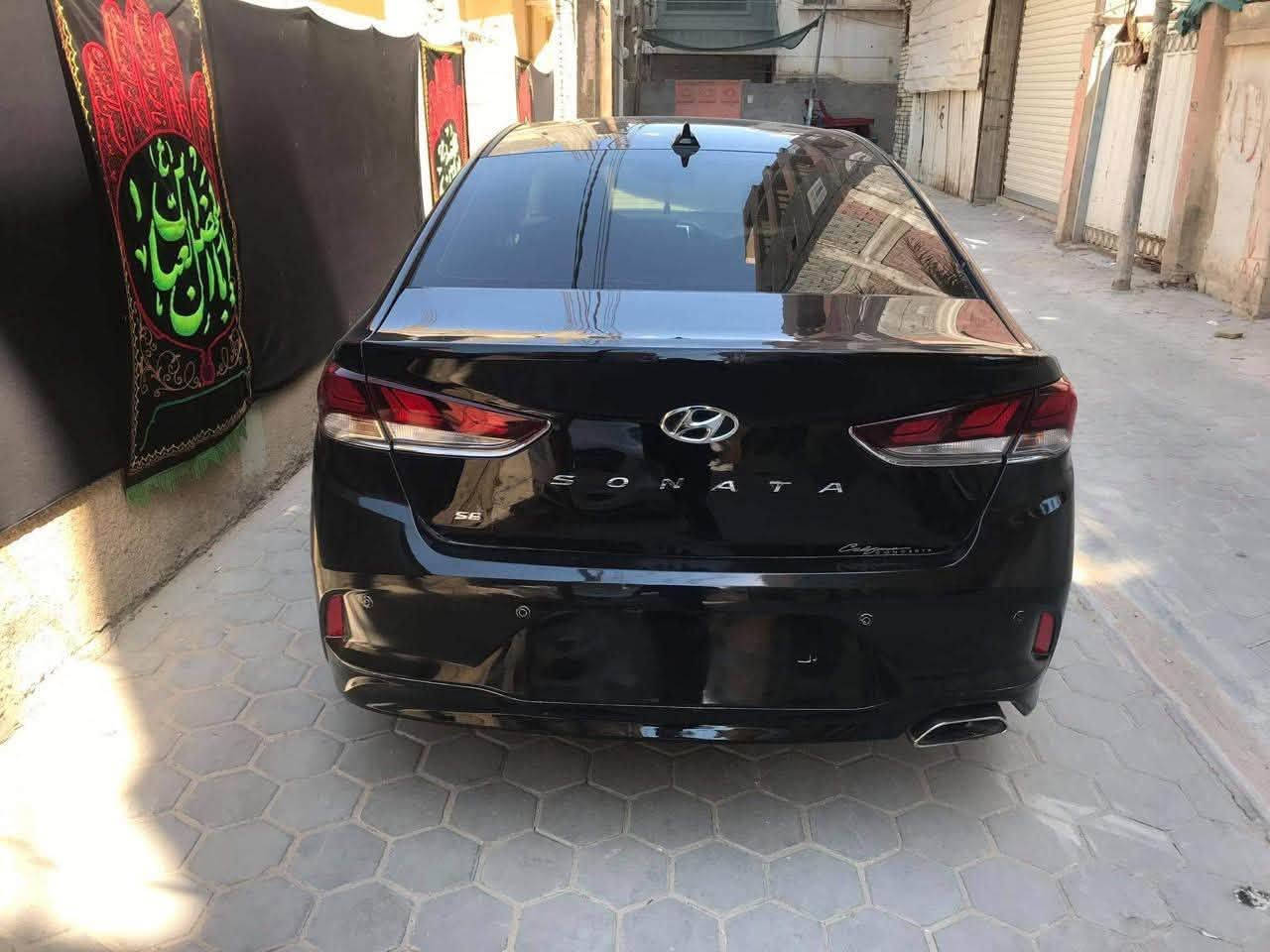 سلام عليكم ورحمة الله وبركاتة
سوناتا 2019 
رقم واسط 
بأسمي. حادثها جدا بسيط وصور الحادث موجودة بالنشر 
مواصفاتها حلوه. السياره
السعر 125 وبي مجال 
***********

