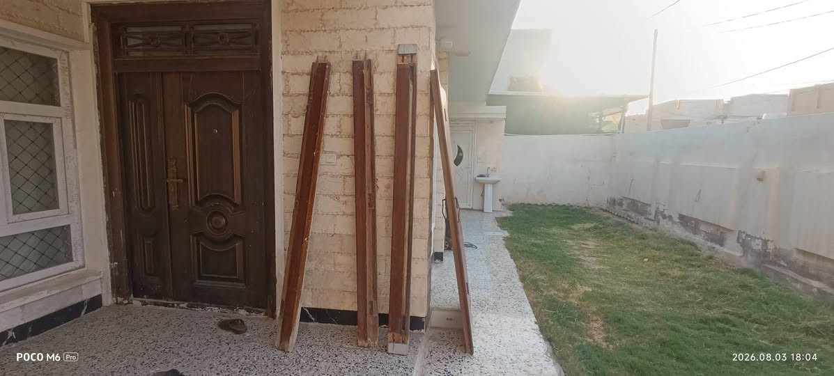 السلام عليكم 
باب دفتري للبيع  مع الجرجوبة ارتفاع مترتين وعرض مترتين  السعر 65 الف المكان بعقوبة 
للاستفسار الاتصال على الرقم ***********
