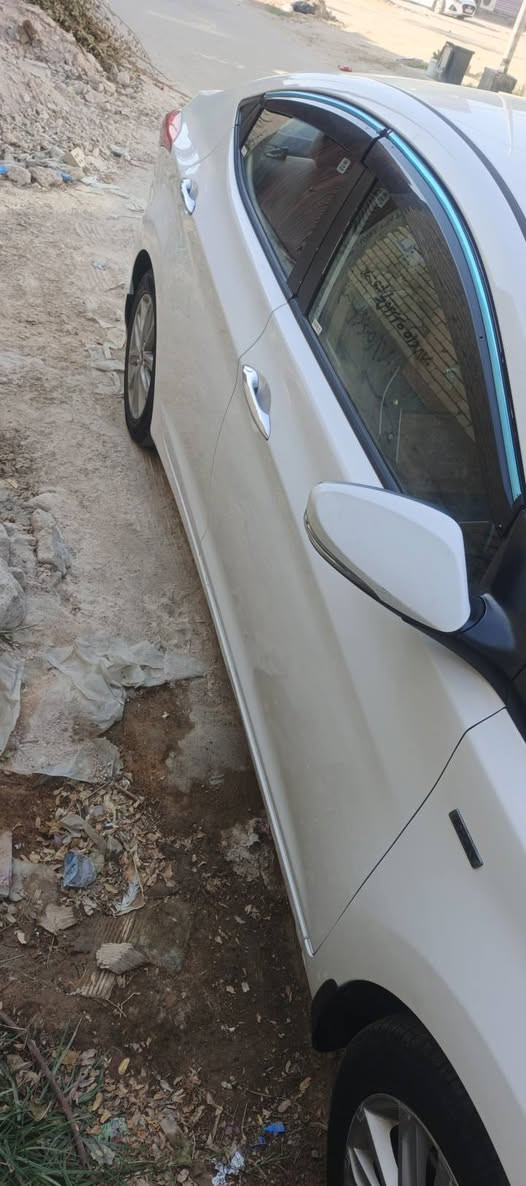 سيارة النتره موديل ٢٠١٣ كفاله ماعدا صبغ على اطراف الدور للجاملغ خلف السائق مكينه وگير على الشرط تبريد ثلج رقم بغداد القديم والسنويه ساقطة صار لها سنتين السعر ١١٠ وبيها شويه مجال تحتوي على دوشمه جديده مكان السيارة في العباسيه والاتصال على الرقم ***********

