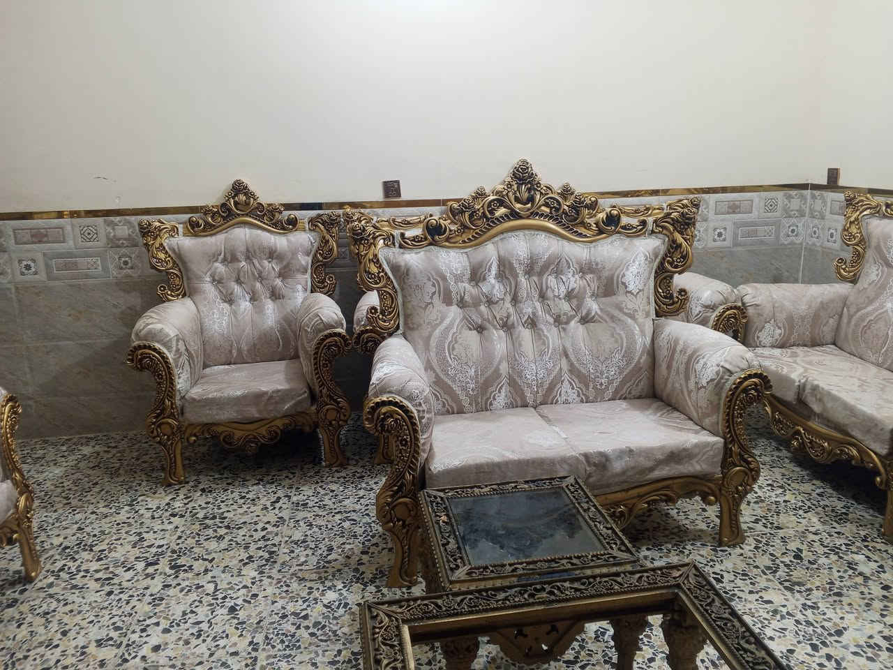 السلام عليكم تخم 20 مقعد ملكي نضيف جدن سعر 1250 او بي مجال عنواني بغداد مدينت الصدر ***********
