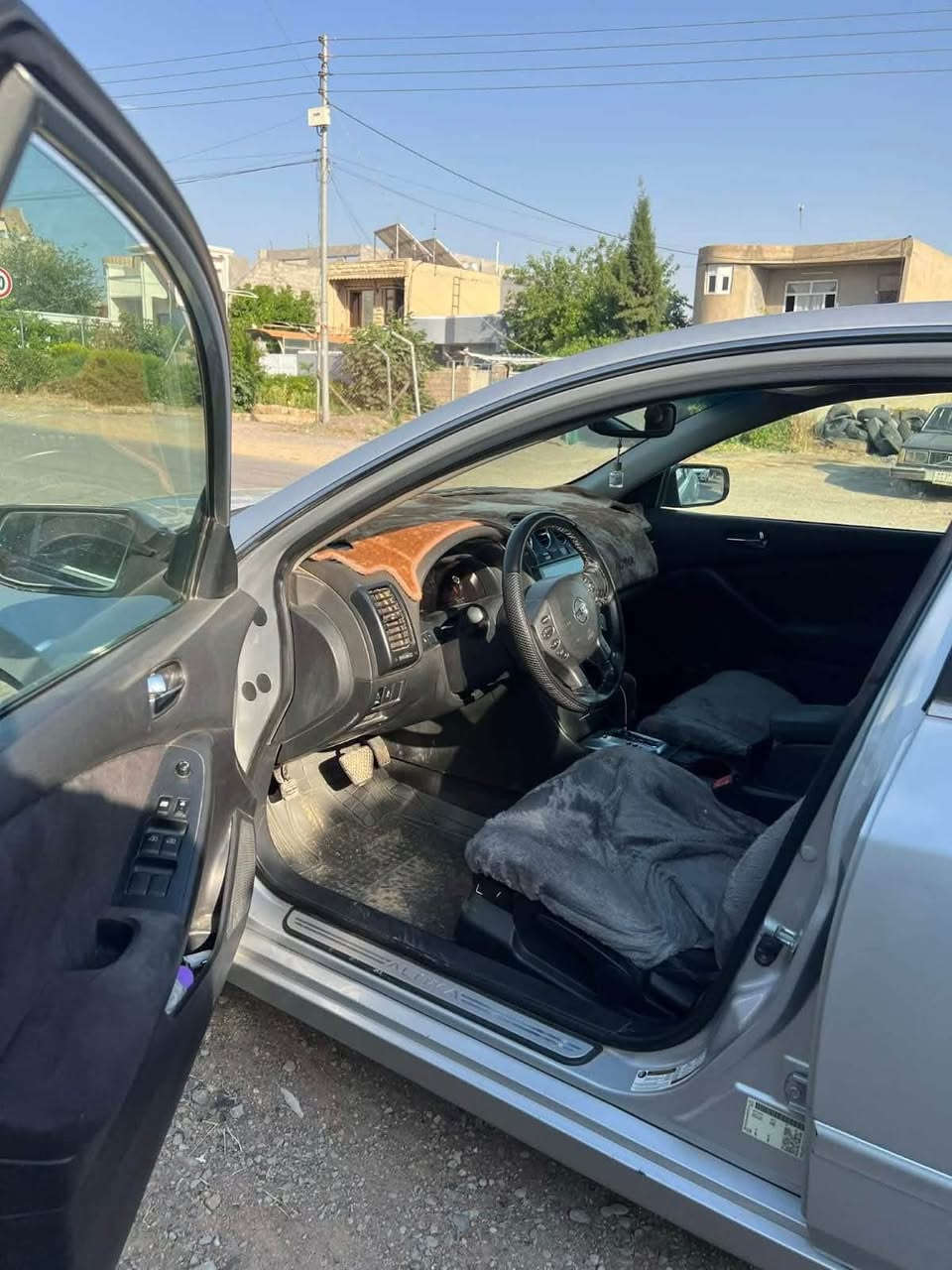 Nissan altema model 2012 sayarak saqfe bas baxa bbe mahjum separjashe sbuxa geru makenaw banaw krdn bashart 90 majal *********** hawler أربيل, العراق
