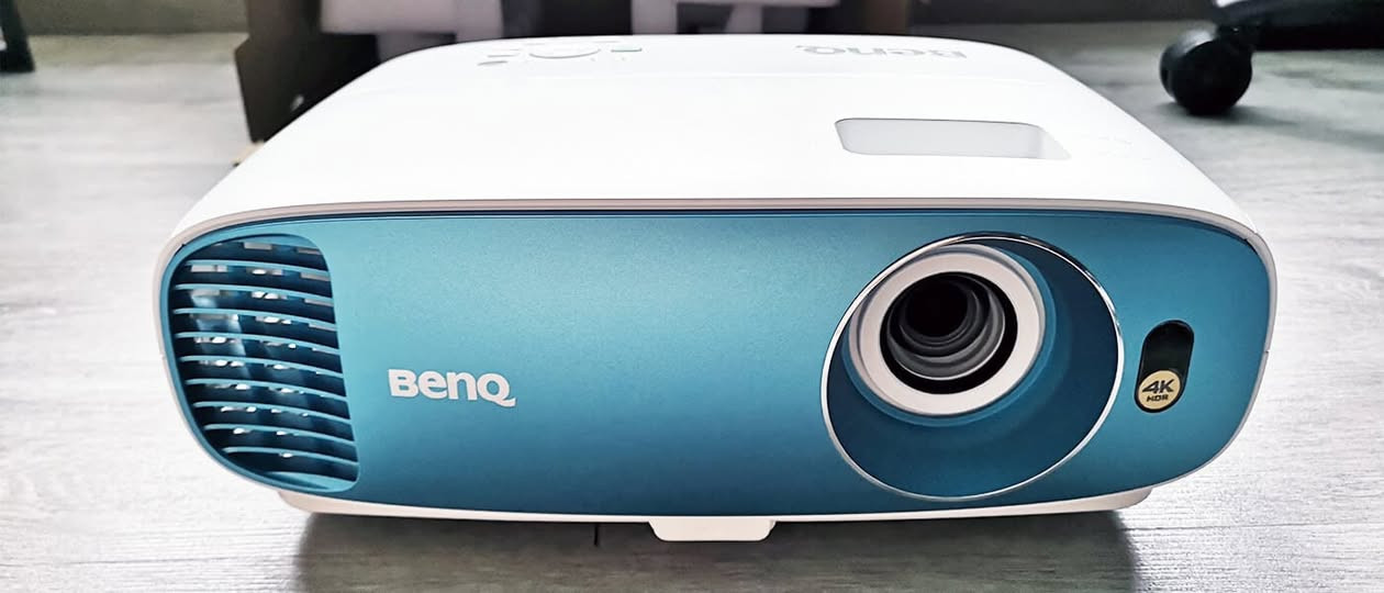 🎥🔥 داتا شو BenQ TK800M — 4K UHD 🔥

🔹 دقة 4K UHD (3840×2160)
🔹 سطوع 3000 لومن حقيقي
🔹 يدعم HDR10 و3D
🔹 تقنية DLP
🔹 ألوان 1.07 مليار لون
🔹 حجم صورة يصل إلى 200 إنش
🔹 أوضاع مخصصة للمباريات والرياضة 
🔹 منفذين HDMI
🔹 سماعة داخلية 5 واط

️ مناسب جداً للمطاعم والكافيهات
⚽ ممتاز لعرض المباريات على شاشات كبير

📦 مستعمل 20 ساعة فقط
✅ مع الكارتون الأصلي
✅ كافة الملحقات
✅ حالة ممتازة جداً

💰 السعر: ٨٥٠ الف
📍 الموقع: سامراء

📩 للجادين مراسلة خاص
او الاتصال على الرقم ***********

