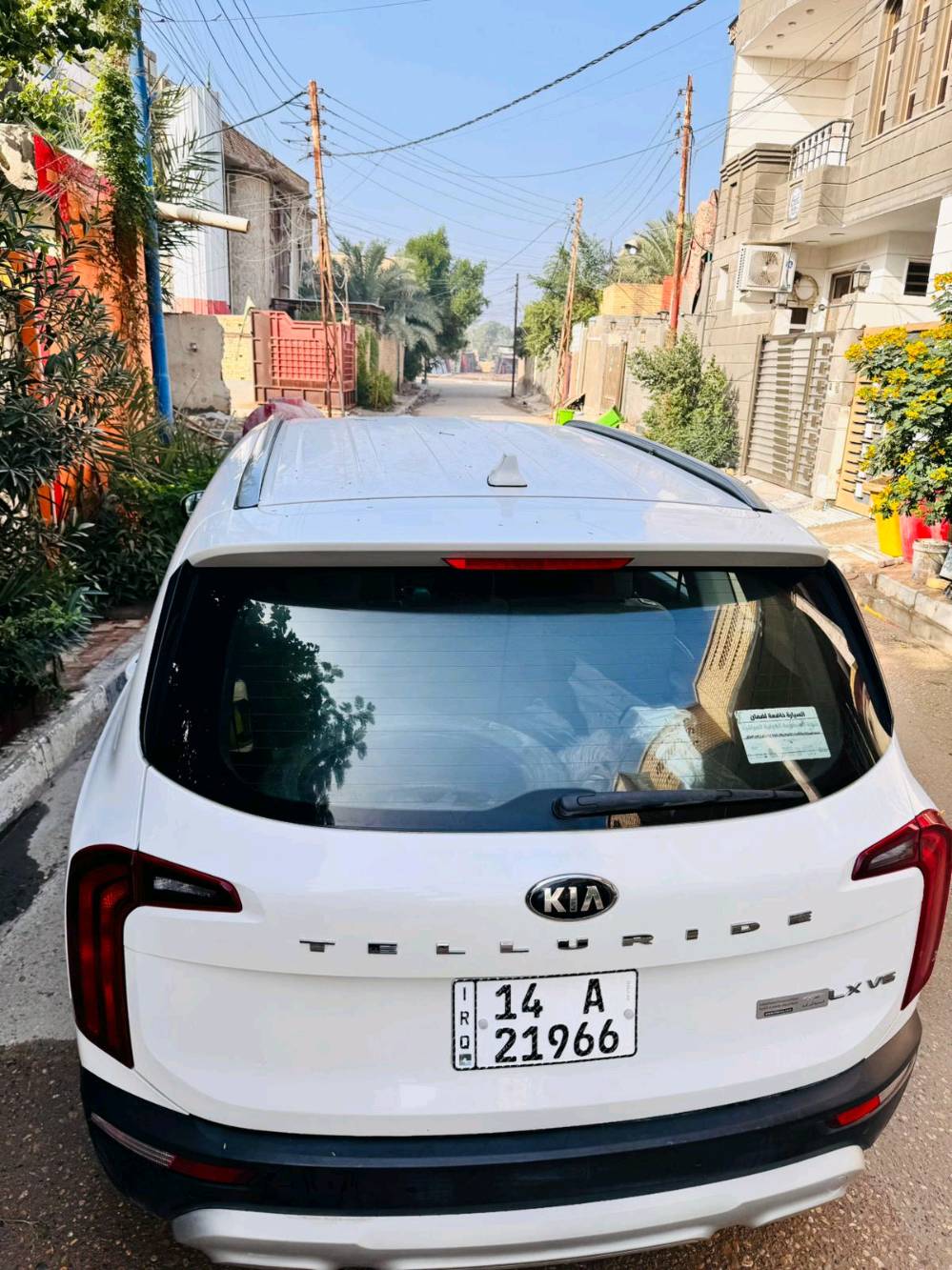 كيا تيلورايد (Kia Telluride)
موديل (2020)خليجي مكفوله كفالة عامة ومن الضربة القويه 
بيها بعض الطخات قليلة 
مواصفات (LX) 
7 راكب رقم بصرة الداخل جلد 
وارد خليجي (3.8/6V) 
حساسات خلفية وكامرة خلفية وشاشة 
وتشغيل عن بعد مري شفط 
وضع قيادة ذاتية /اشارة ترحيبية
تبريد 3 قطع 
صيانة شهريآ اوديها السعر 265 وبيها مجال 
العنوان /البصرة 
للاستفسار اكثر التوصل علا الرقم  ***********