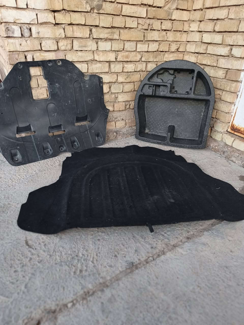 سلام عليكم عندي دعاميه خلفيه بيه شويه كسر ثر ضربه دراجه تعالج بصيطه وياه فلينه صنوق وفراش ودرع بلاستك وعندي بكات خلفي بيهن كسر بس عوزهن جامه كلهن بلاديات مالات وبتما 19قراض كلهن بلاديات مو تجاري مال سيارتي خاصه بعته رقم ***********
