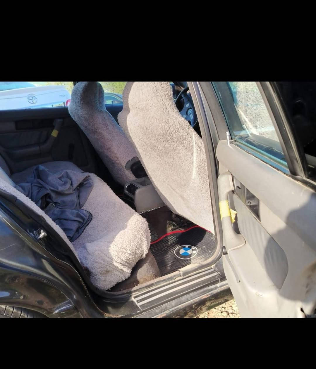BMW 1990 525
ئاڕم پلاستیک هەولێر بەشەرتی گێڕ و مەکینە ئاڕم موس و بڕاوە ئەوەلیات بەشەرت 
بێدەعم بۆیاخی عام لەسەر ساغی 
دووجام کارەبا 
سڵاید 
چوار تایە لۆکی لەژێرایە 
ساڵۆنسای تازە گۆڕاوە سپۆڕت 
تەبرید 
مەکینەی525 کەپس بێ بوخار 
ناوی لەدەری جوانترە ناوی کراوە بەڕەش 44معامەلە سلێمانی 
*********** السليمانية, العراق
