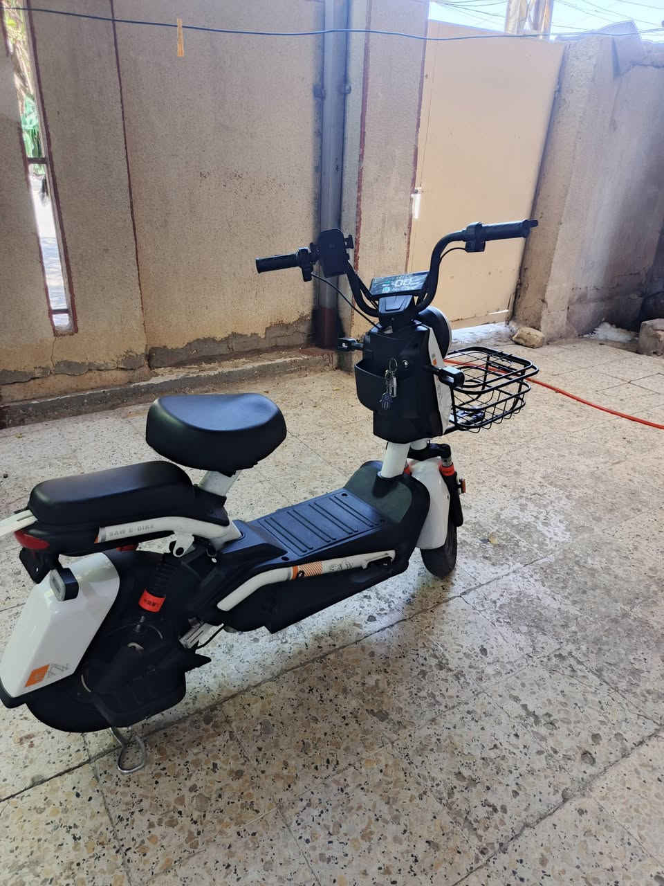 السلام عليكم دراجة شحن للبيع جديدة بطاريتها جديدة 4 بطاريات حجم 14 سرعتها99 نضافت الكفرات 95بل100 المكان كوت الكفاءات شارع المسبح السعر 350وبية مجال لطيبين الاتصال على هاذا الرقم***********
