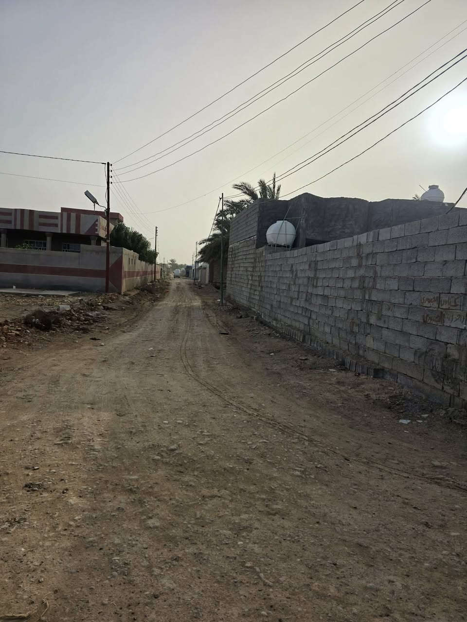 سلام عليكم دونم للبيع  مسيج او كامل اعبور الجسر الفرنسي منطقة العوادل خلف  مدرسة المعتمد الابتدائية الواجهة ٢١ النزال ١٠٨ اتصال *********** صاحب الأرض موقع جيد
