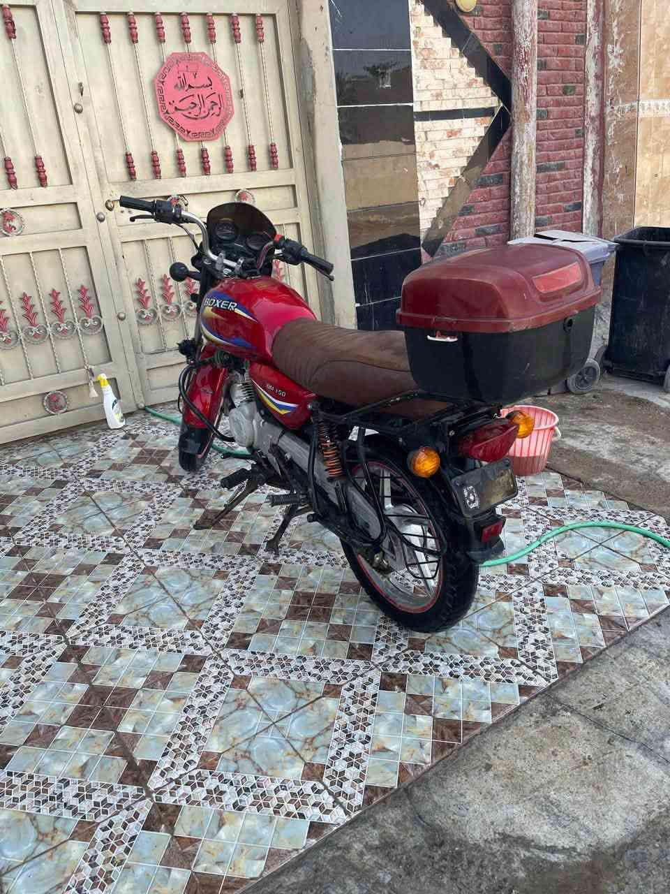 السلام عليكم دراجه بوكسر ٢٠١٨ دراجه محركهه مجفت بلاد شلعتهه حلوه دراحه كامله سلف شغال مناقصهه شي اورق سحب سعر ٦٠٠ بيهه مجال لطيبين مكاني ديالئ ابو صيدا  تواصل رقم فقط او واتساب ***********
