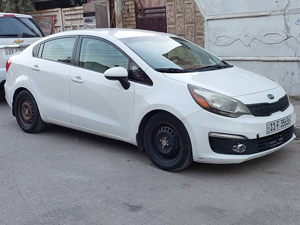 السلام عليكم كيا ريو موديل ٢٠١٦ محرك ١٦٠٠ GDi تدفئة وتبريد ثلج بمعنى الكلمه كهربائيات كلهه تشتغل داخل نظيف جدا صدر امامي وخلفي ممتاز تخم تاير نظيف جاهزه بدون نقص سونر بالصور حادثها جاملغ امامي فقط ومبدل بأصلي دواخل مكفوله مكانها بغداد الدوره ابو دشير هاتف *********** سعرها ٨٦ ومجال بسيط بغداد, العراق
