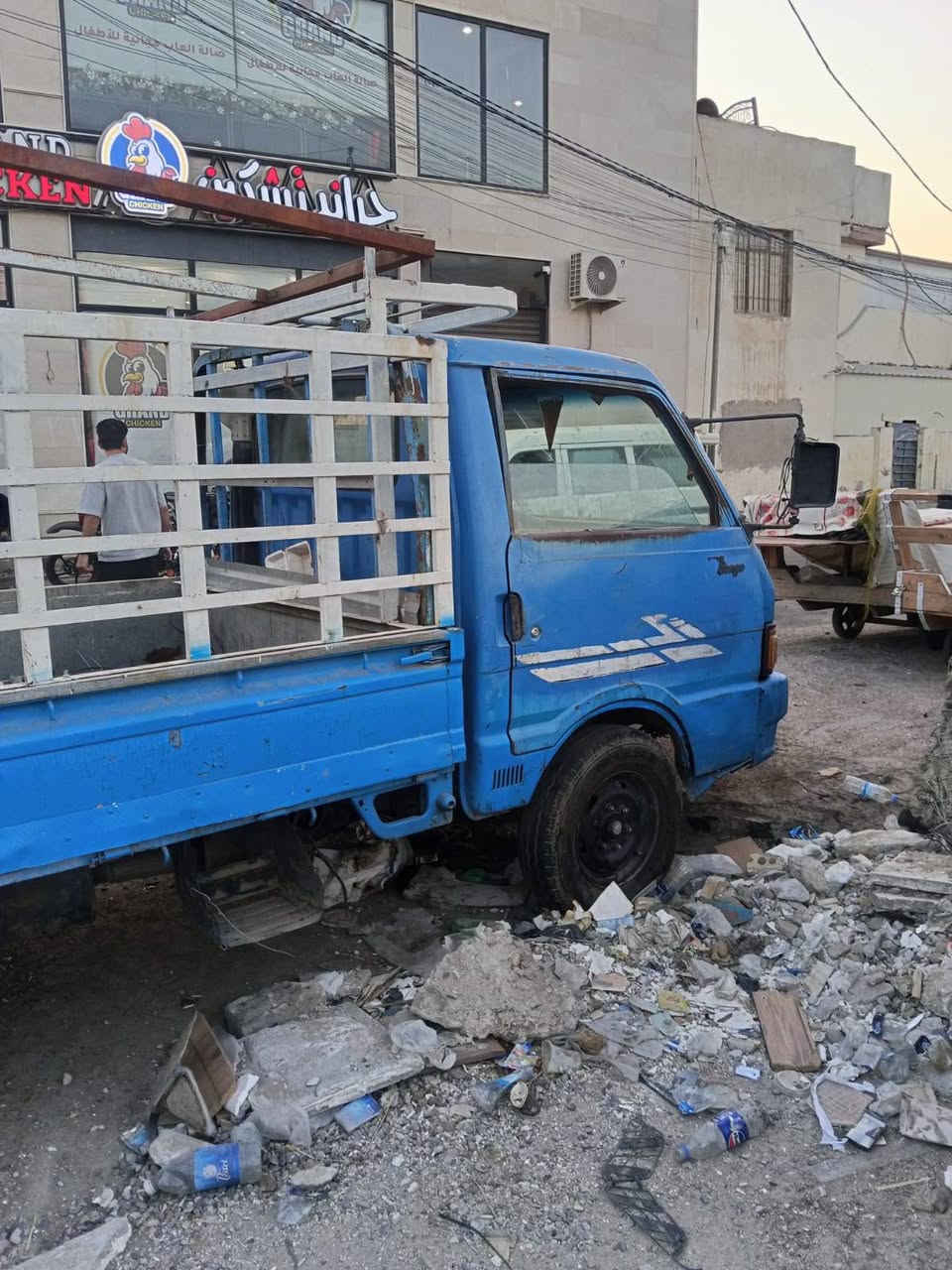 السلام عليكم كيه موديل 94 رقم منفيس اسود سياره شغاله السعر 22ورقه وبيه مجال بسيط مكلف بل نشر وهاذه رقم صاحب لسياره ***********
