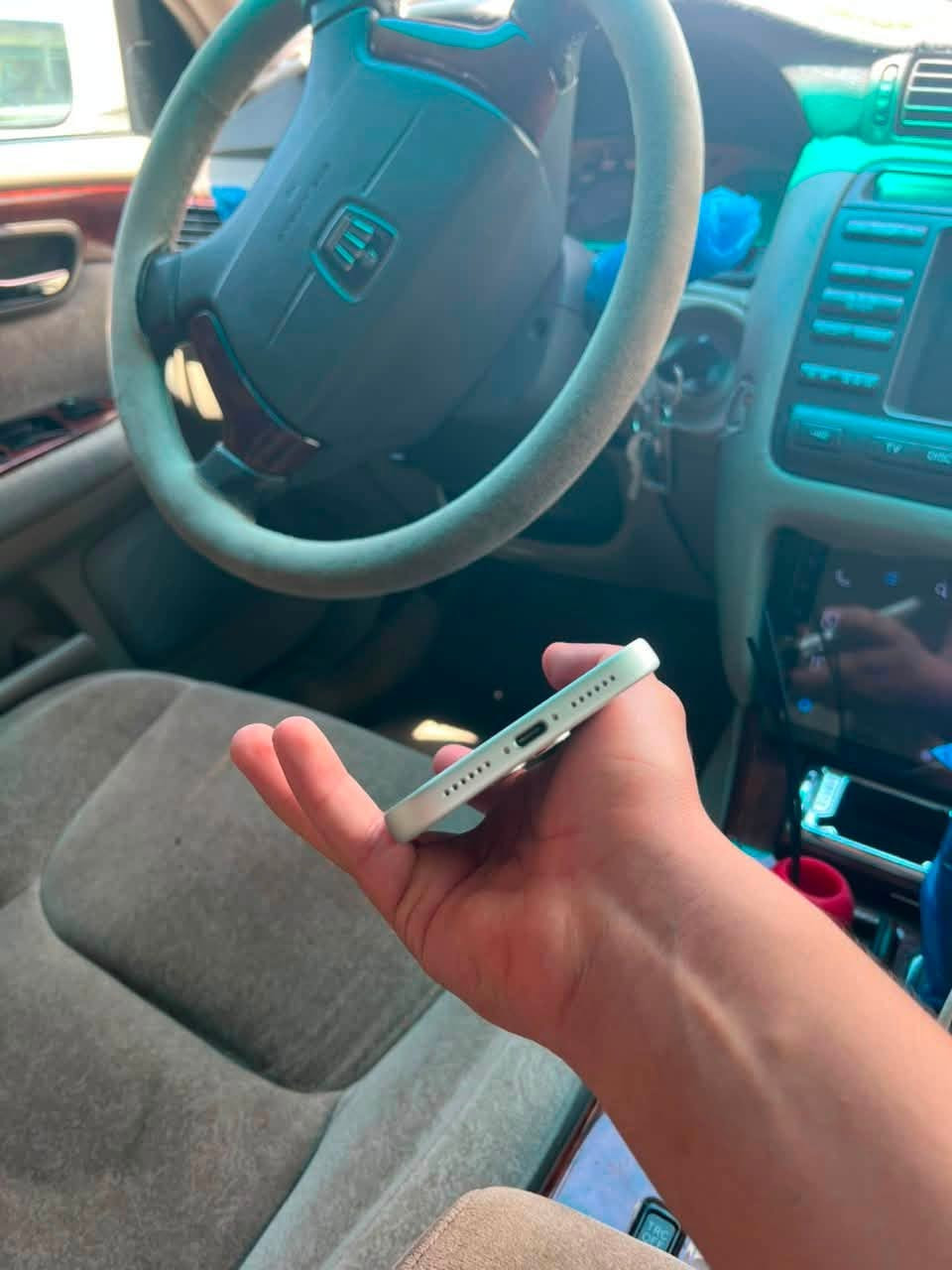 للبيع شريحه فعليه
ذاكره 256
بطاريه 99
مكان نجف 
***********واتساب فقط
