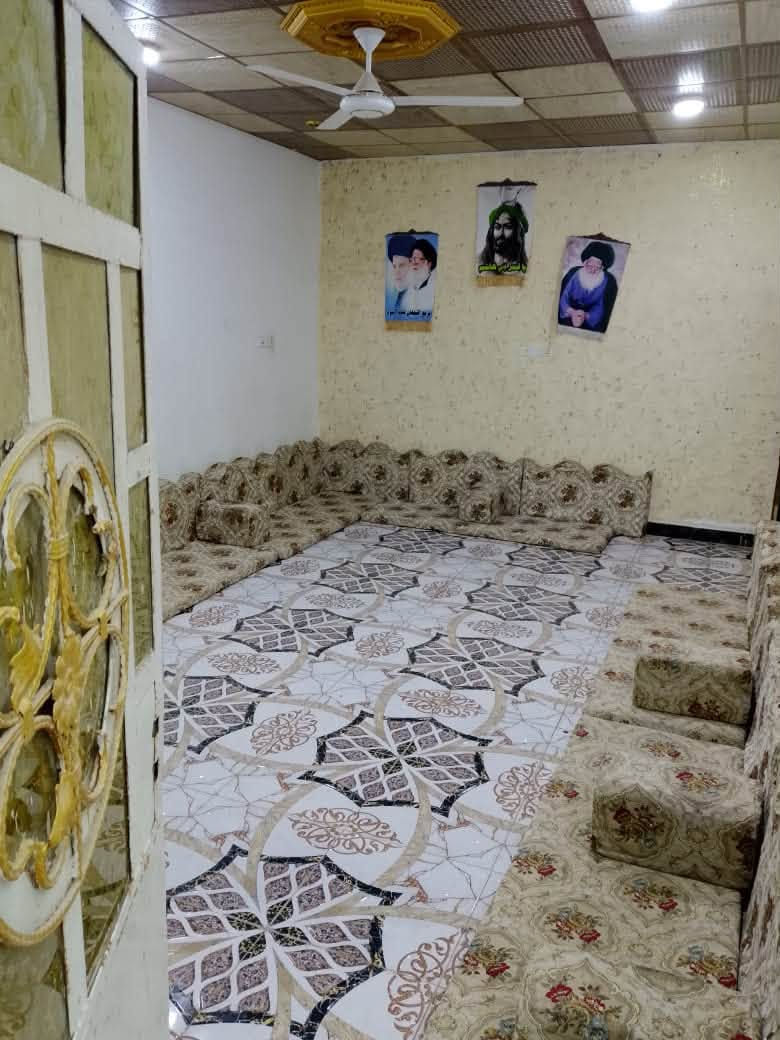 دار سكن للبيع طابقين⛪️
بيت حلو جاهز لسكن منطقة هدوء كافة الخدمات متوفرة بالمنطقة
•مساحة البيت 370متر
•يحتوي البيت على طابق الاول
غرف عدد 2 سويت 
ومطبخ
وصالة 
وديوان 
وكراج 
طابق الثاني
غرف عدد 2
وصالة
ومطبخ
و صحيات داخلي و خارجي
البيت مرتب وجاهز لسكن
•جنس_العقار :: وقف سني مسجل أصولي ورسمي
•العنوان/ البصرة محيلة طريق الوسطي 
 ~سعر البيت 80مليون و بي مجال
• ~للاستفسار الاتصال على الهاتف 📞📳
📳((***********)
