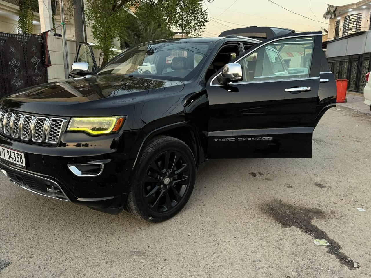 💰 السعر165&وبيه مجال]
للبيع جيب جراند شيروكي أوفرلاند موديل 2017
🚘 Full Black أسود من الداخل والخارج
⭐ مواصفات واحد على واحد
💎 أعلى فئة أوفرلاند — فل أوبشن

السيارة نظيفة جداً ومرتبة ومحافظ عليها، شكلها وهيبتها غير، وكلشي بيها يفتح النفس 😎🔥

✅ مكينة وقير بحالة ممتازة
✅ تبريد ومكيف ممتاز
✅ داخلية نظيفة ومرتبة
✅ جميع المواصفات شغالة
✅ جاهزة للاستخدام
✅ الفحص بأي مكان يختاره المشتري

💰 السعر: [175$وبيه مجال]
📍 الموقع: [بغداد حي الامانه]
📞 ل***********)
