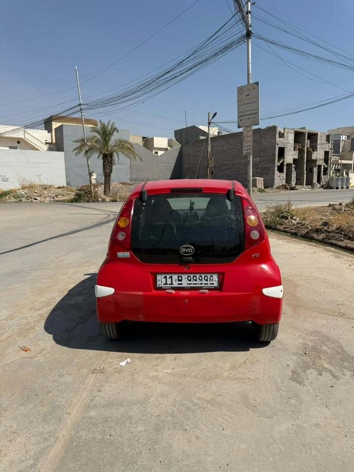 السلام عليكم
Byd f0 2013 
محرك شرط كير شرط كير عادي 
بدون صبغ 
تشغيل عن بعد 
قفل مركزي 
شاشة وكاميرا 
تبريد ثلج
السيارة مال بيت وجاهزة 
السعر٤٠ وبيها مجال 
***********
