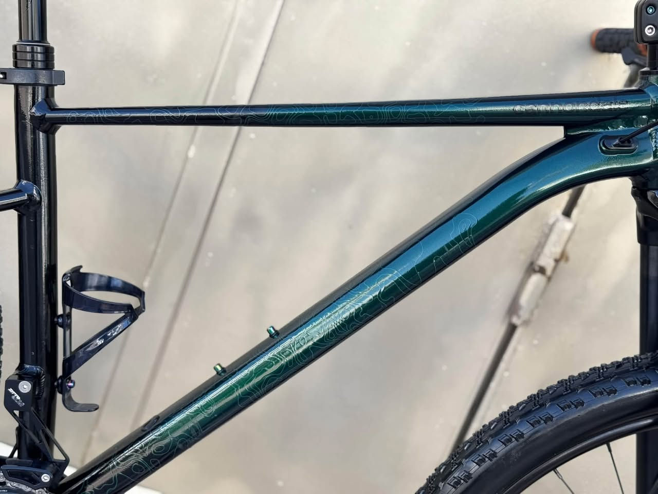 بايسكل / امريكي 

ماركة /Cannondale 

اورجينال

موديل / 2022

المنيوم 

قياس/ ٢٩ 

فريم / M -L

بريكات هايدروليك دبل بستن
‏shimano tektro

ماشة دبل هايدروليك
ماركة / Rockshox Recon
قياس 35 ملم

١ * ١٢ كير 
‏Sram SX

مكينة خلفي 
‏Sram SX

داخل بايدر / براكيت بوش کبس
‏Sram SX

اطارات / maxxis aspen
قياس 29 * 2.25

ديسك / shimano

سكان كاربون

Dropper

بطيخة صوت عالي 

سعر / ٦٤٠$ 

***********

📍مكان/ سليمانية :- بكرجو جديد - قريب جامع احسان

توصيل موجود لي كل محافظات 🚕
