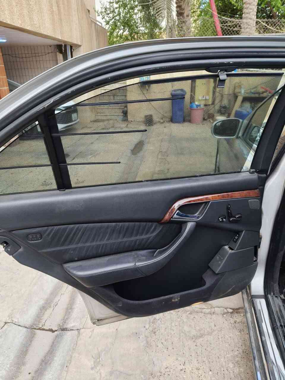 السلام عليكم 
مارسدس غواصة w220
s350. 2003 

فول مواصفات كفالة عامه عدا قطعه وحدة صبغ 

السعر 11000 دولار 
شدة و عشرة 
***********
