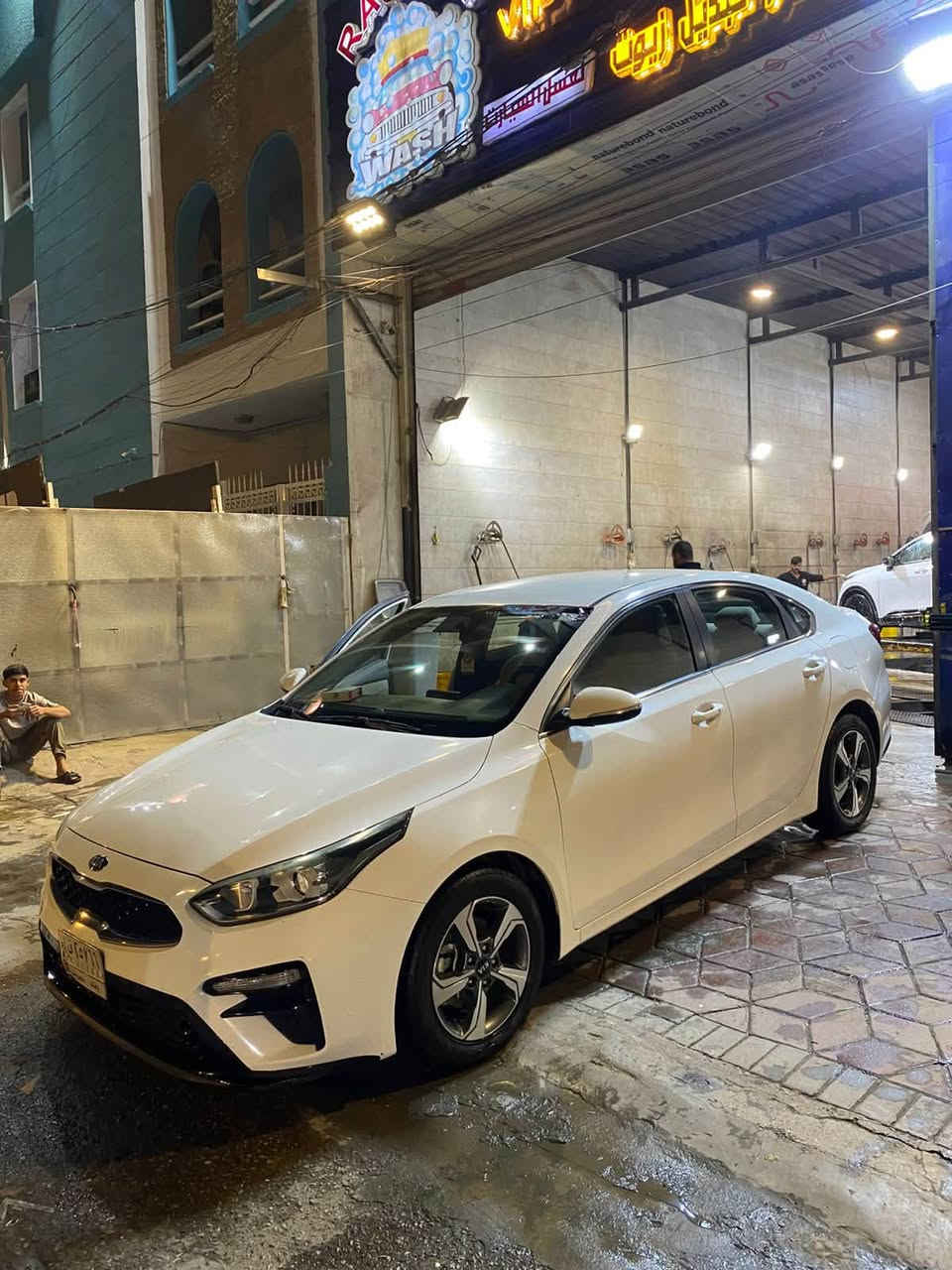 كيا سيراتو 2019 خليجي
ماشية 80 الف 
بيها بارد بالباب الامامي عمس السايق 
مكرك مكينة تبريد مكفول
تخم تايرات + باتري + صدر كلة جديد
سعر 143$
مكانها بغداد 
***********
