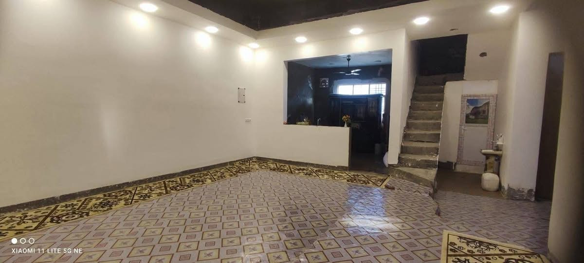 سلام عليكم ورحمه الله وبركاته المنشور معاد بسبب الوعود اخوان اذا ماتشتري لا دكول امسح المنشور وتاخذلك  كم يوم وتغلق تلفونك بيت للبيع مساحه 560متر كامل خدمات عنوان بغداد تقاطع النهروان شارع المجزرة نزله المصلخ يبعد عن الشارع العام 500متر  جنس العقار 35 زراعي سعر جدا مناسب 65 بي مجال لانو مستعجل على بيعه ***********

