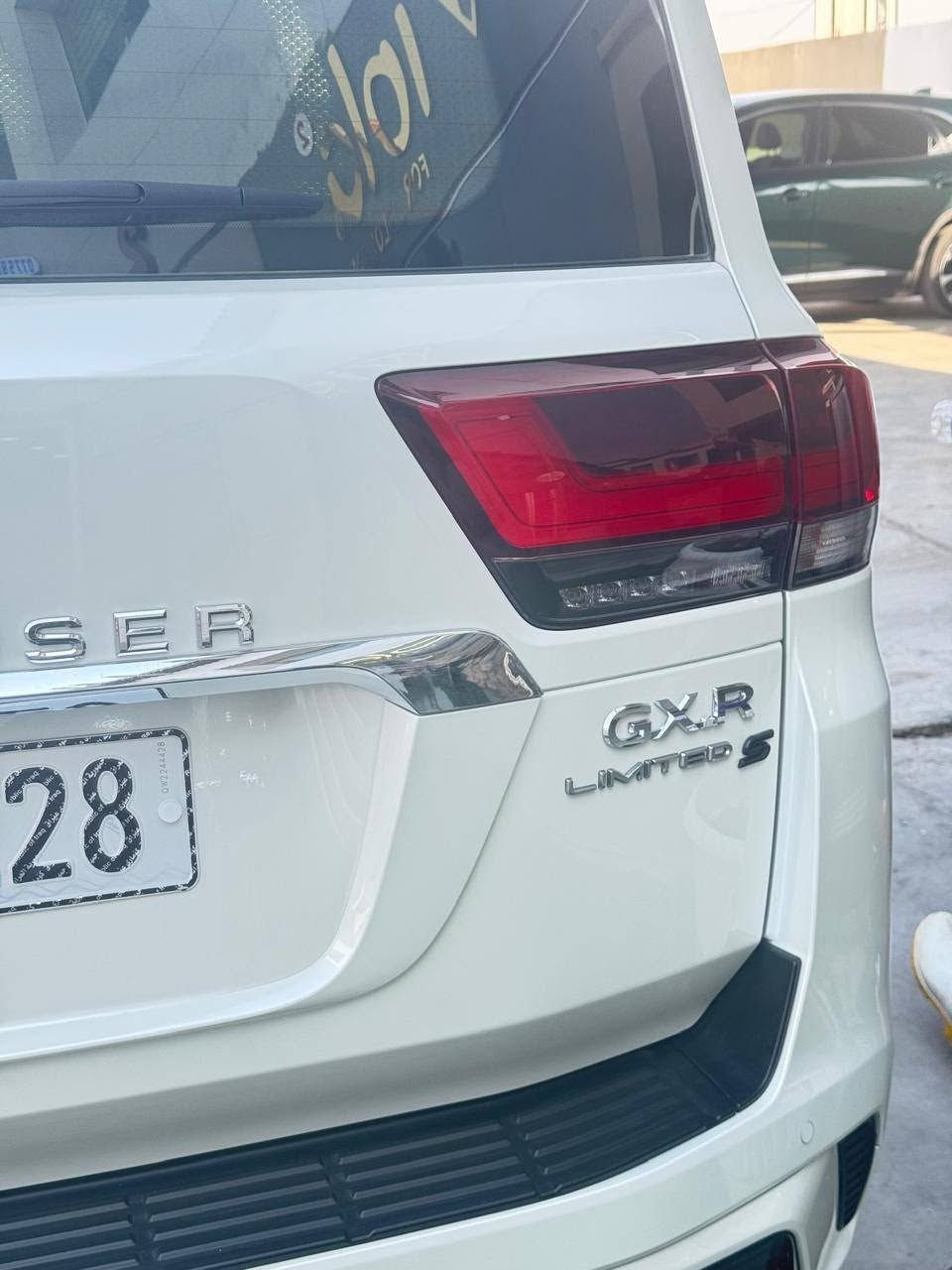 للبيع: تويوتا لاندكروزر GXR موديل 2025 (أخت الزيرو) 🚗✨
المواصفات والتفاصيل:
الموديل: 2025
الفئة: GXR (Twin Turbo) - ليمتد S (مواصفات خليجية)
المسافة المقطوعة: 2,000 كم فقط (بحالة الوكالة)
الضمان: ضمان شركة ساس لمدة 3 سنوات
اللون: خارجي أبيض / داخلي بيج (مقاعد جلد)
أبرز المواصفات:
نظام السلامة والأمان TSS (رادار، تنبيه اصطدام، تحديد مسار)
كاميرات 360 درجة مع كاميرا خلفية
دفلوك ونظام دفع رباعي
تشغيل عن بعد وبصمة دخول ذكي
فتحة سقف، شاشة لمس، أبل كاربلاي، نظام ملاحة (خرائط)
مقاعد تبريد وتدفئة وتحكم كهربائي
إضاءة LED وزينون وحساسات أمامي وخلفي
السعر: 85,500$ (855 ورقة) وبيه مجال مراعاة للطيبين والشراي الجاد
المكان: البصرة - الرباط
***********
